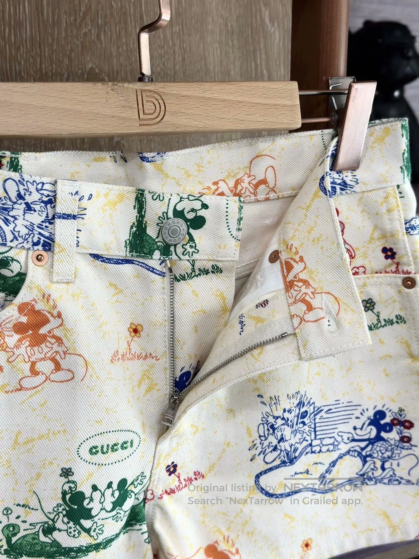 Gucci Gucci Mickey Print White Denim Shorts. Size 25" / US 0 / IT 36 - 4 Thumbnail