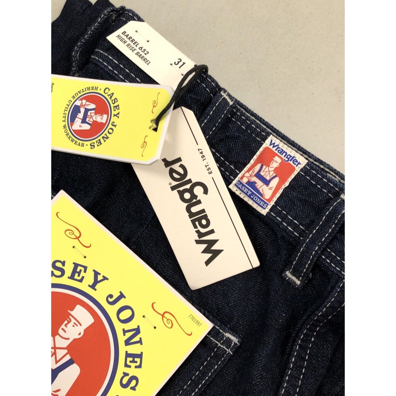 Wrangler Wrangler Jeans Womens 31x31 High Rise Barrel Leg Denim 652 Dark Blue Zip Button Pockets Wide-Leg 100% Cotton Bohemian Retro Western Manjaro? Size 24" / US 00 / IT 34 - 3 Thumbnail