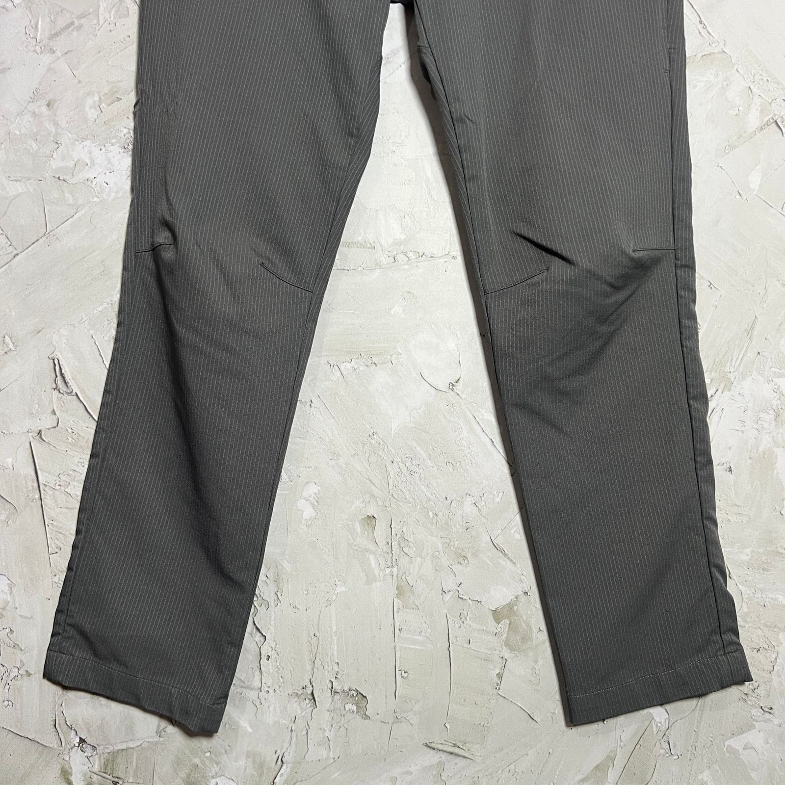 Lululemon Lululemon Commute Pant Dark Slate Pinstripe Vented Chino 30 Size US 30 / EU 46 - 12 Thumbnail