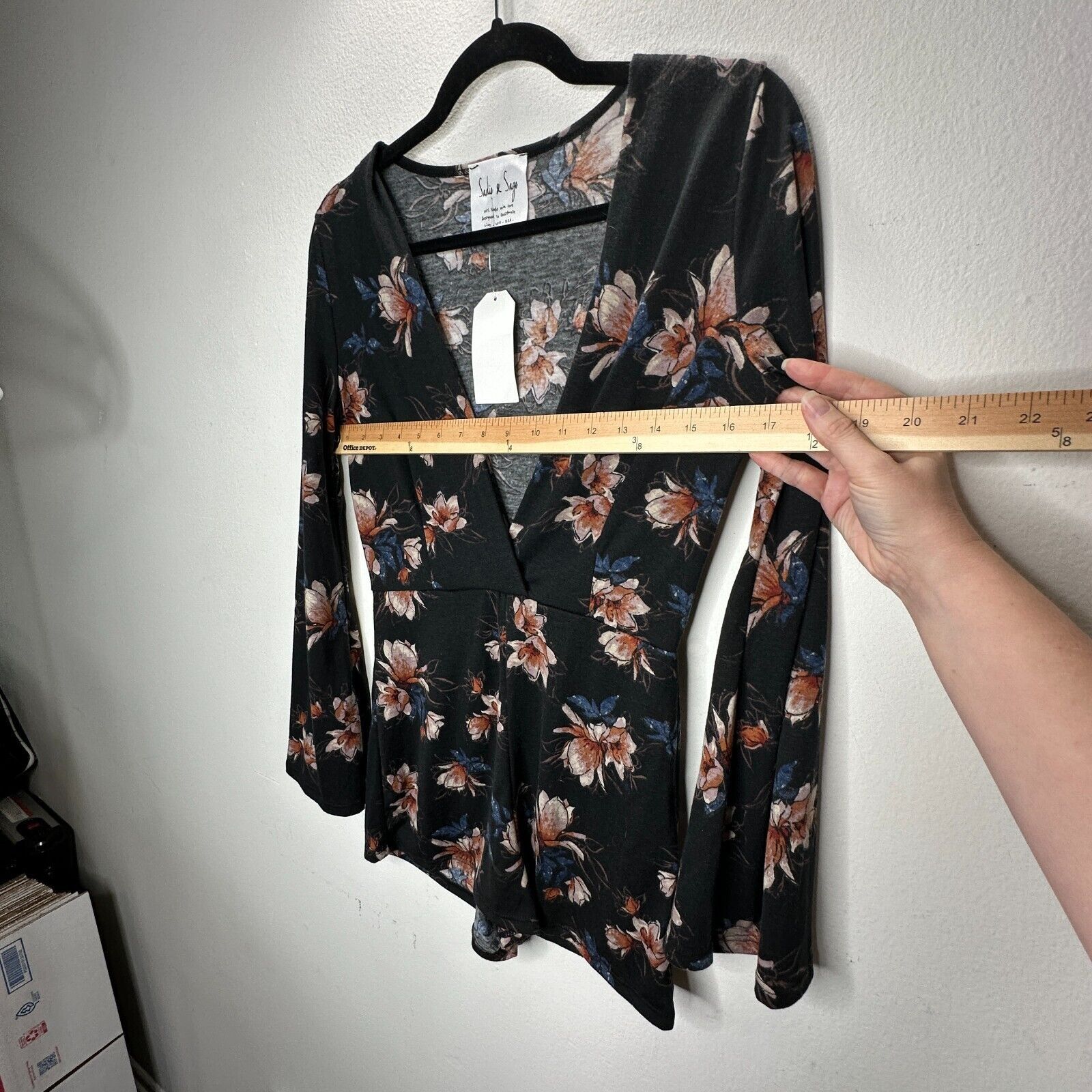 Other NWT Sadie & Sage Black Floral Long Sleeve Deep-V Romper S Size 26" / US 2 / IT 38 - 11 Thumbnail