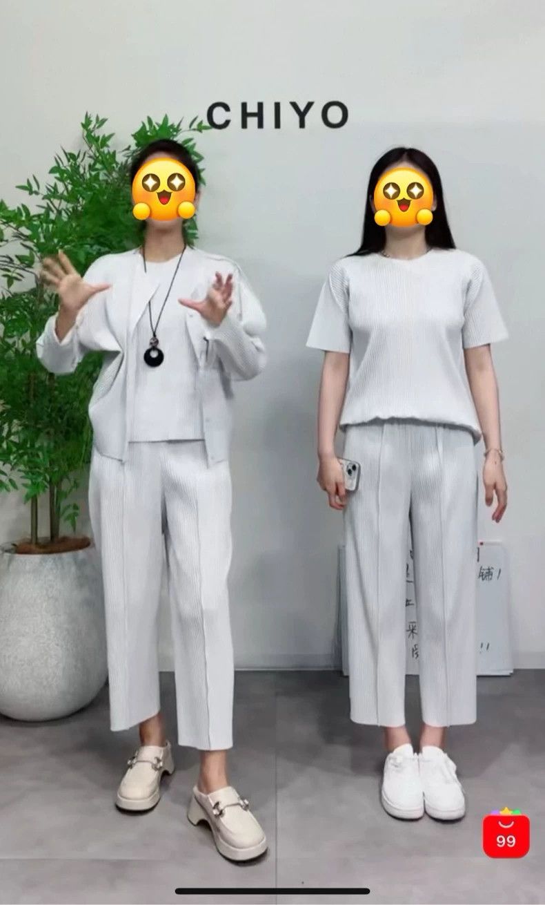 Issey Miyake Issey Miyake size:one size White pleated round-neck short- Size M / US 6-8 / IT 42-44 - 7 Thumbnail