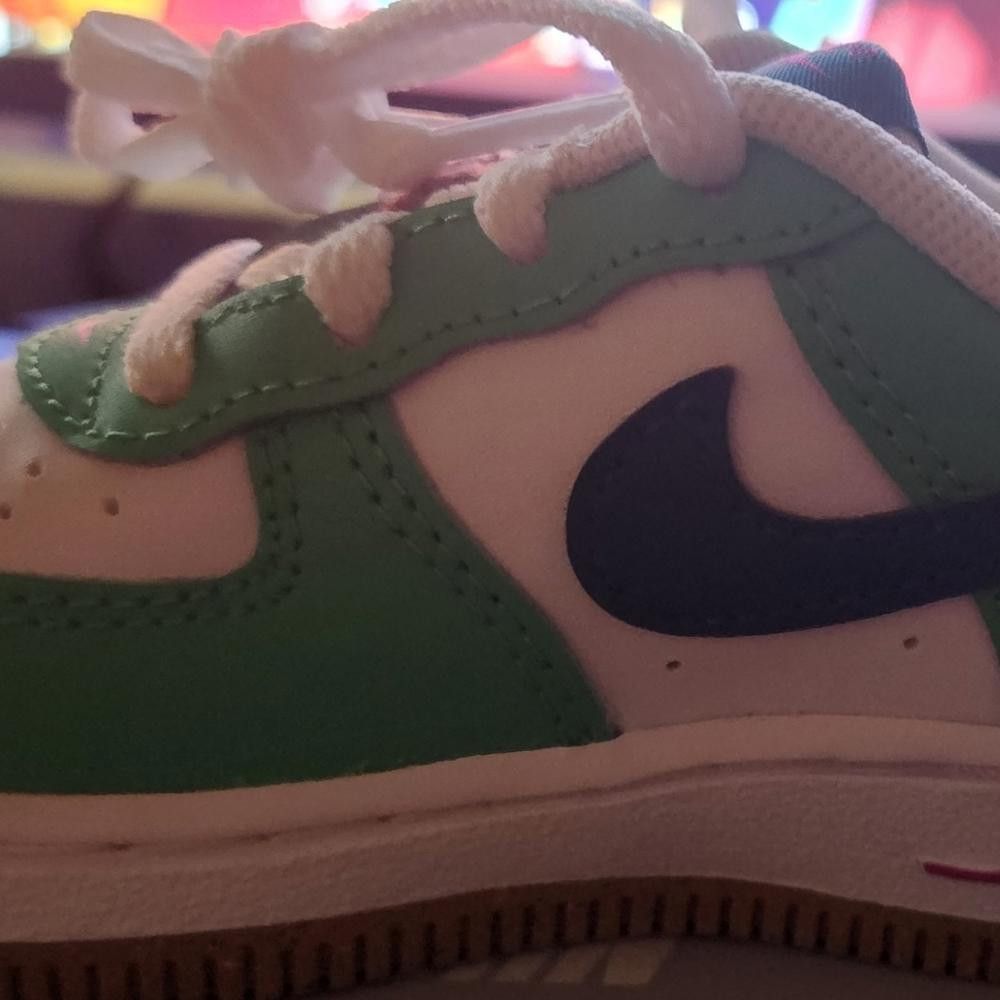 Nike Nike Kids' Air Force 1 Low Sneakers - Green & White Size US 6 / EU 39 - 3 Thumbnail