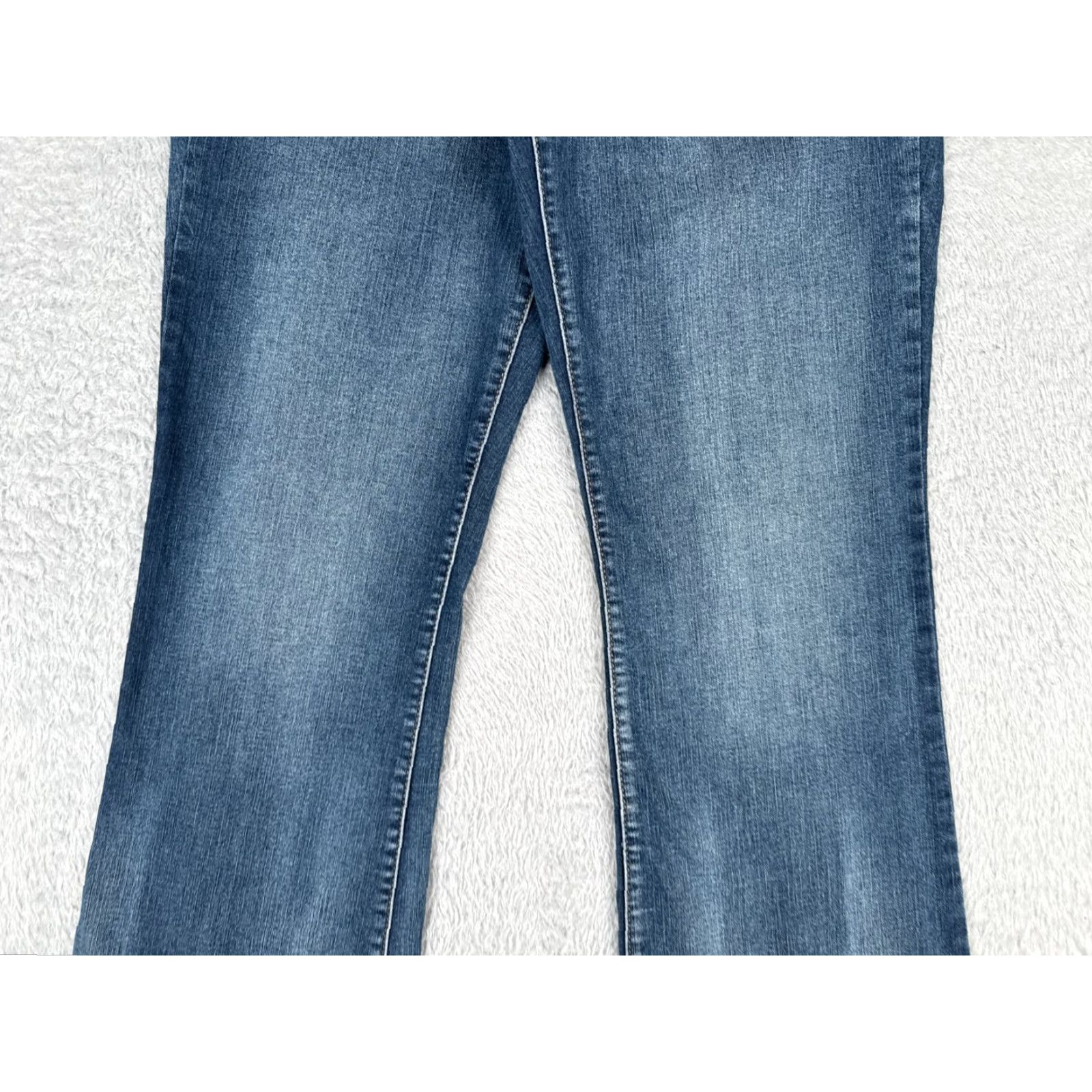 Jessica Simpson Jessica Simpson Jeans Women 14 Blue Denim Flared High Rise 34x31 Cotton Blend 5-Pocket Design Regular Stretch Size 36" / US 14 / IT 50 - 3 Thumbnail