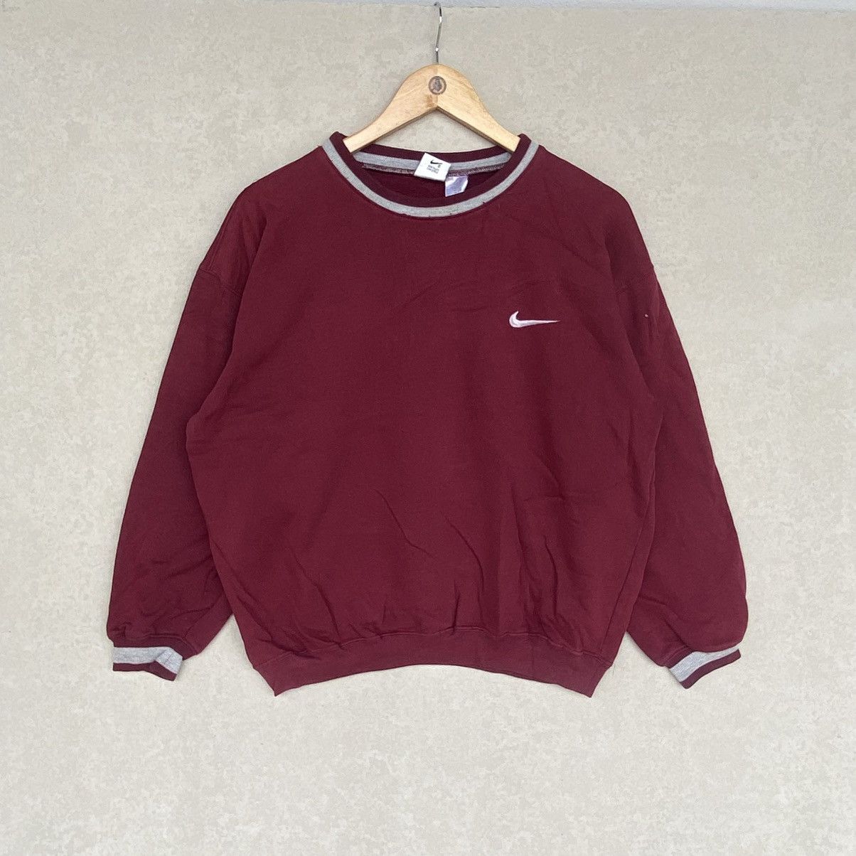 Other Vintage Nike Small Embroidered Crewneck Sweatshirt Size S Size US S / EU 44-46 / 1 - 1 Thumbnail