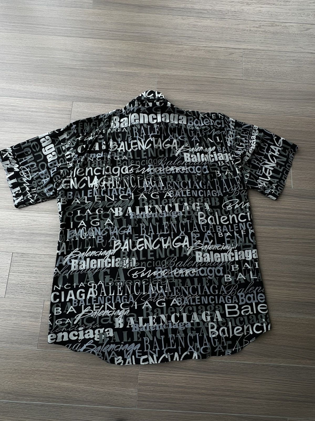 Balenciaga Balenciaga Black and Grey Silk Mixed Typo Shirt Size US L / EU 52-54 / 3 - 6 Thumbnail