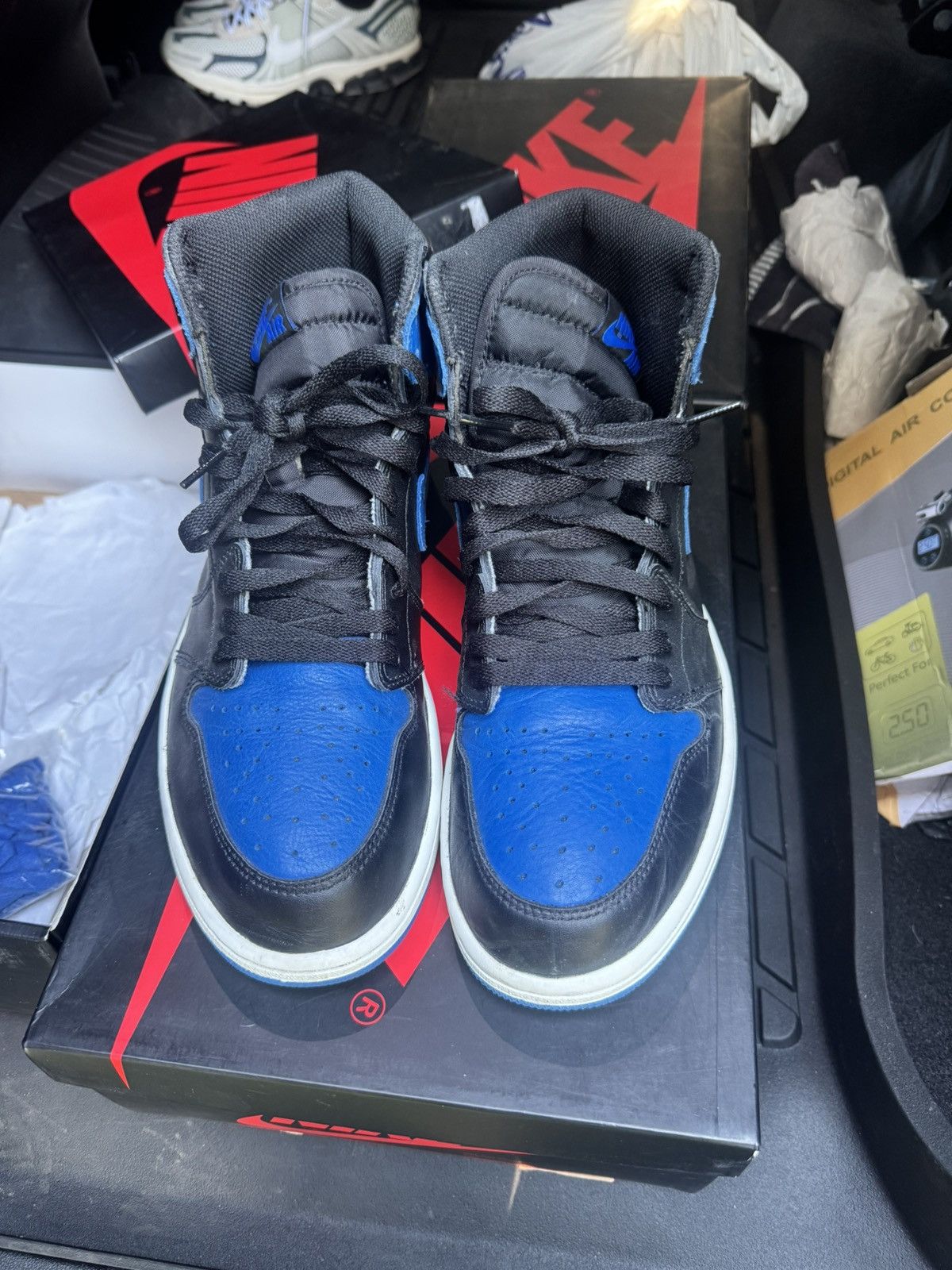 Jordan Brand Jordan 1 High Retro Royal Blue Size US 10 / EU 43 - 2 Thumbnail