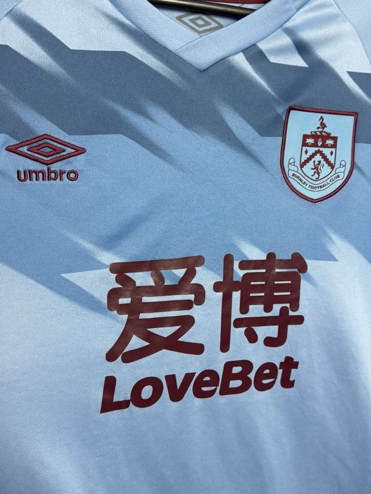 Umbro Burnley 19/20 Away Football Jersey Size US L / EU 52-54 / 3 - 3 Thumbnail