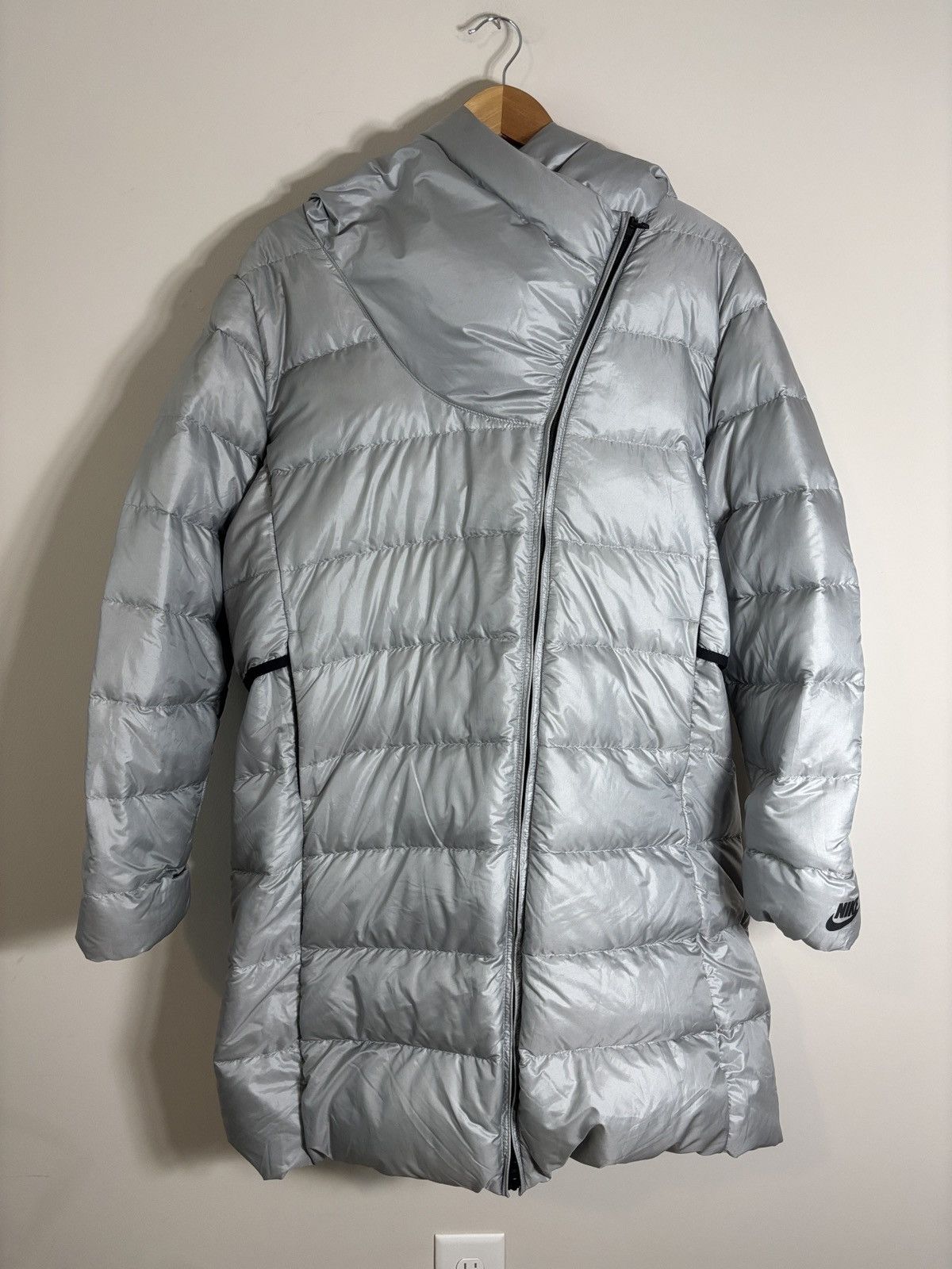 Nike Nike Women's Vogue Runway Asymmetrical Down Puffer Jacket XL Size XL / US 12-14 / IT 48-50 - 1 Thumbnail