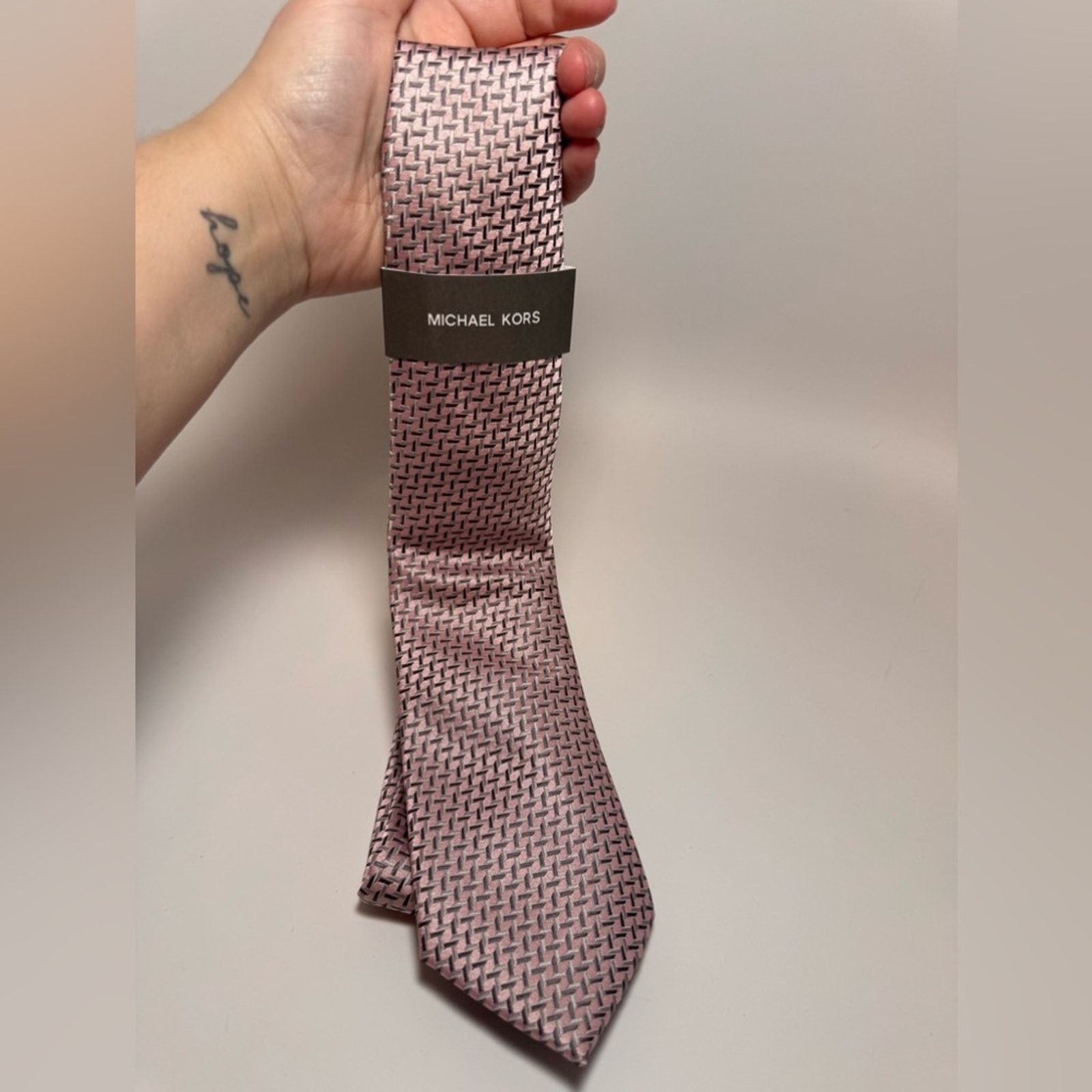 Michael Kors Michael Kors Pink & Grey Tie Designer Men’s Accessory Size ONE SIZE - 1 Thumbnail