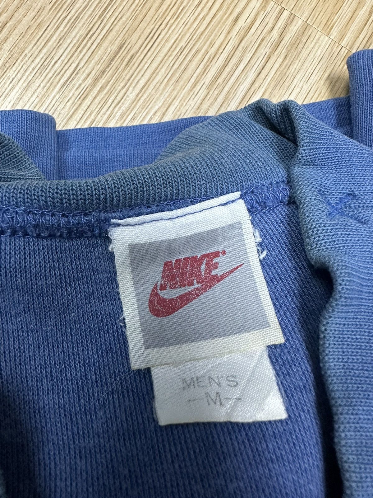 Nike Rare Nike Spellout Crewneck Faded Vintage Z59 Size US M / EU 48-50 / 2 - 9 Thumbnail