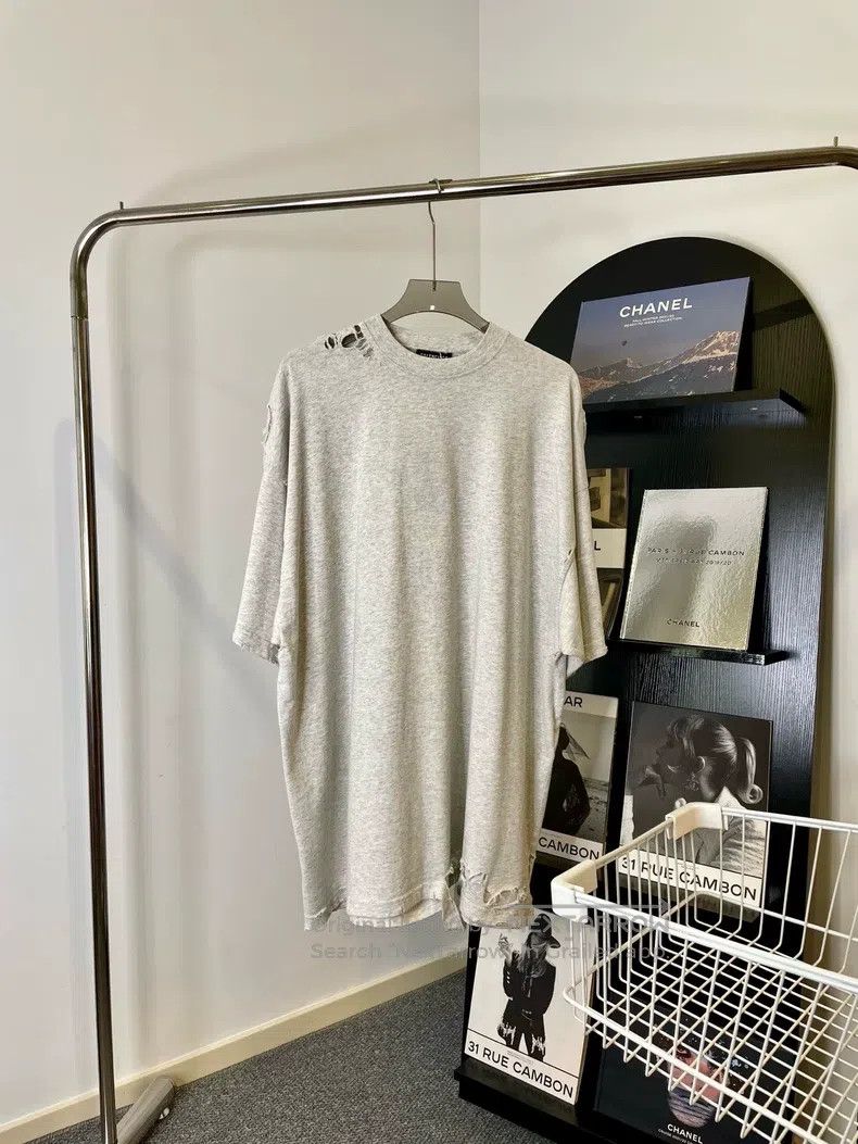 Balenciaga Balenciaga Solid Color Ripped Sport Loose Distressed Gray Size US L / EU 52-54 / 3 - 1 Thumbnail