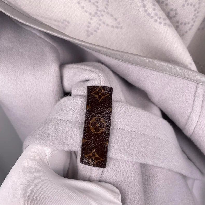 Louis Vuitton Louis Vuitton Baby Light Blue Reversible Tattoo Bathrobe C Size XXS / US 00 / IT 34 - 3 Thumbnail
