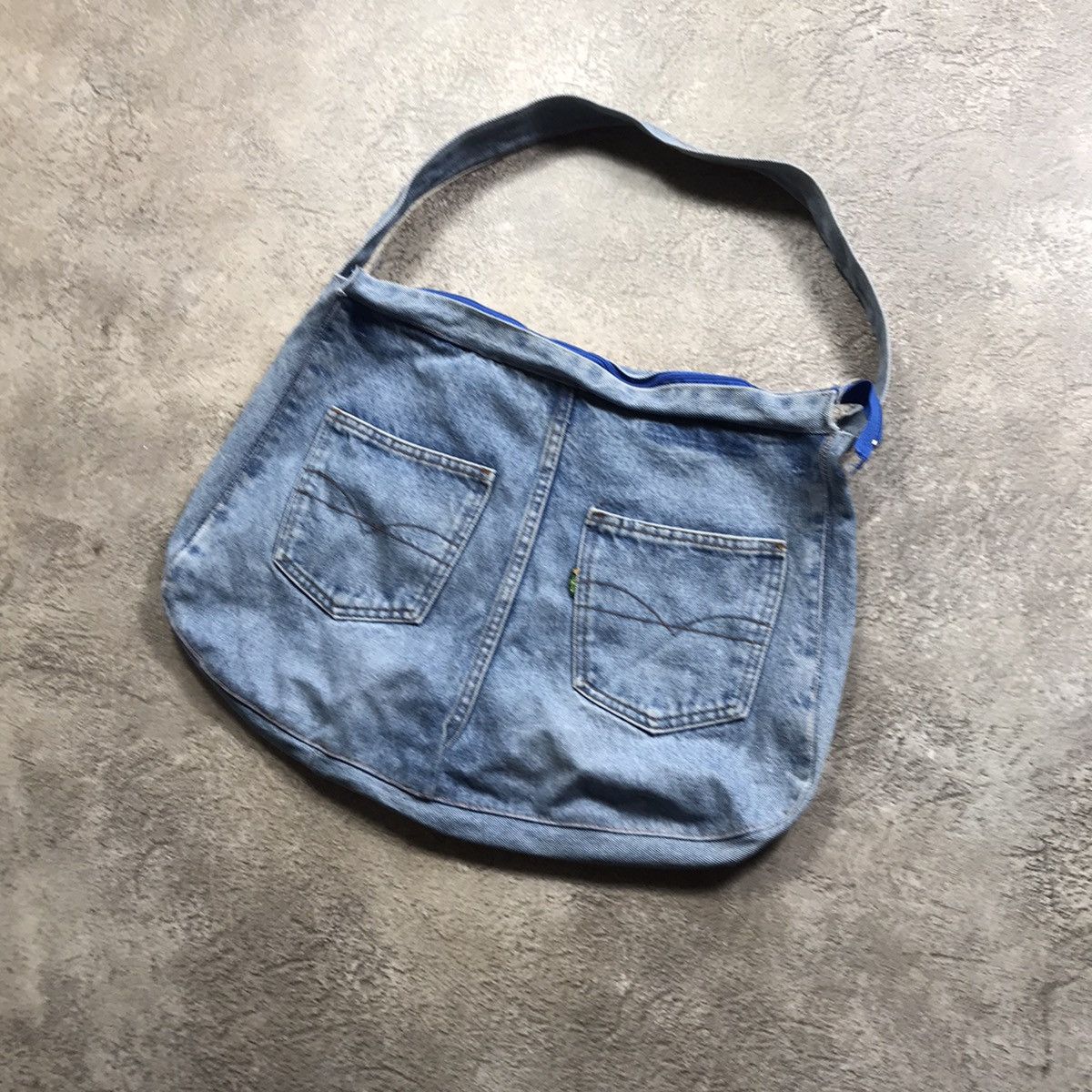 Vintage Vintage Levi's Y2K Upcycled Denim Shoulder Bag Streetwear OS Size ONE SIZE - 2 Thumbnail