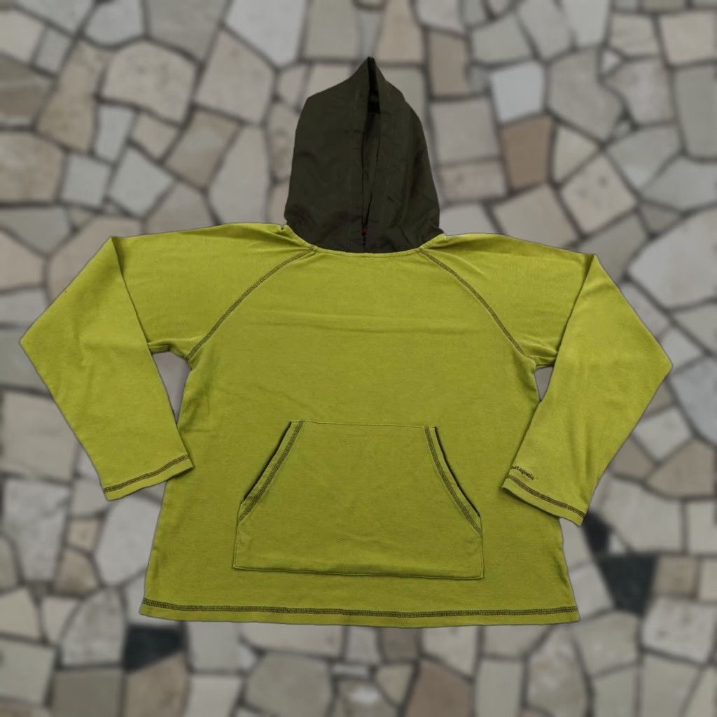 Patagonia VINTAGE Patagonia Hoodie Womens Medium Green Organic Cotton Pullover 2000 Y2K Logo Pocket Knit Modern Wear Size M / US 6-8 / IT 42-44 - 1 Thumbnail