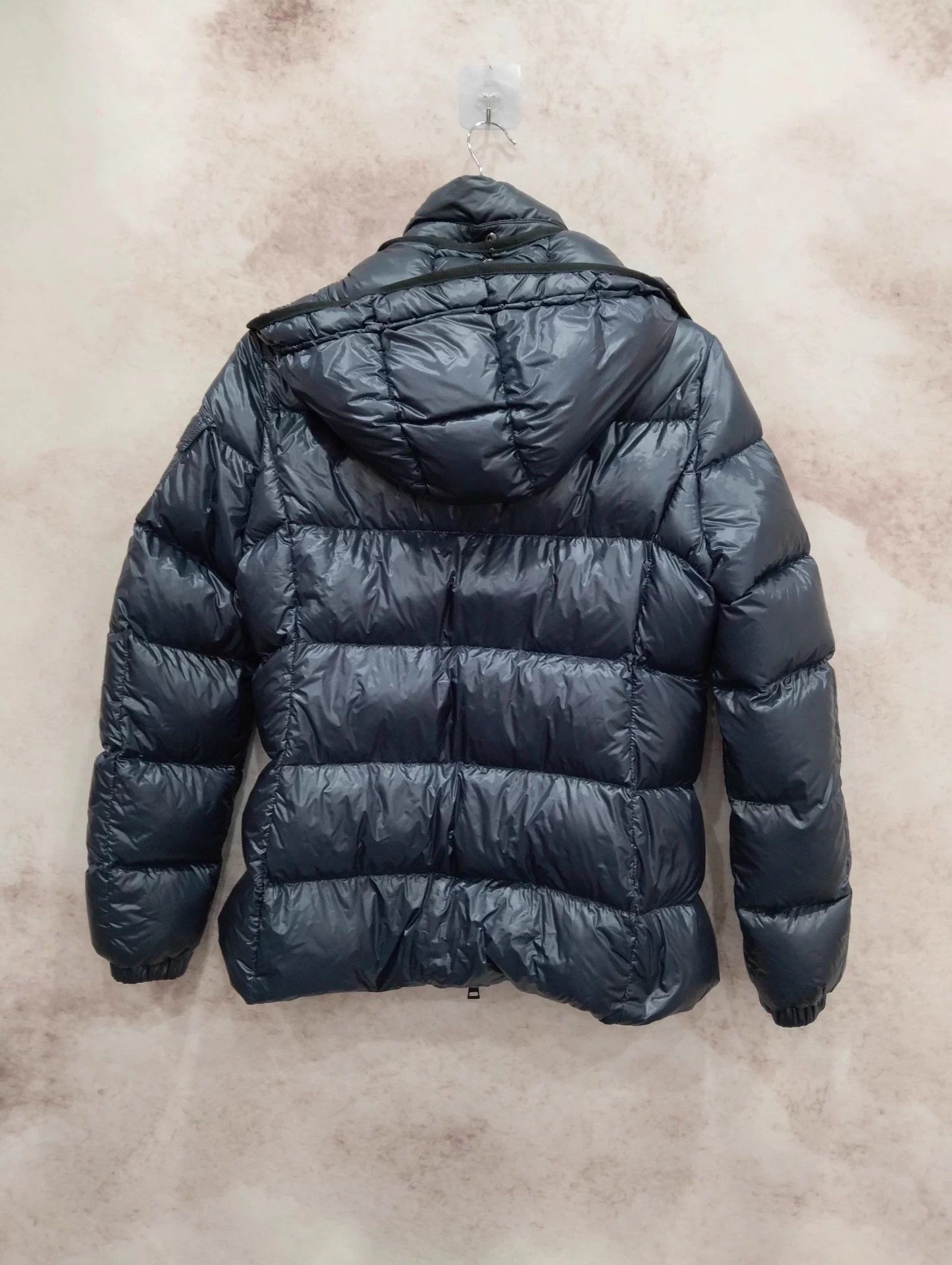 Moncler Moncler Navy Short Puffer Jacket Women's 3 Size L / US 10 / IT 46 - 2 Thumbnail