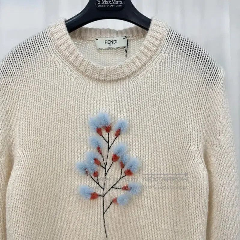 Fendi Fendi Cream Logo Knit Sweater for Women . Size L / US 10 / IT 46 - 3 Thumbnail