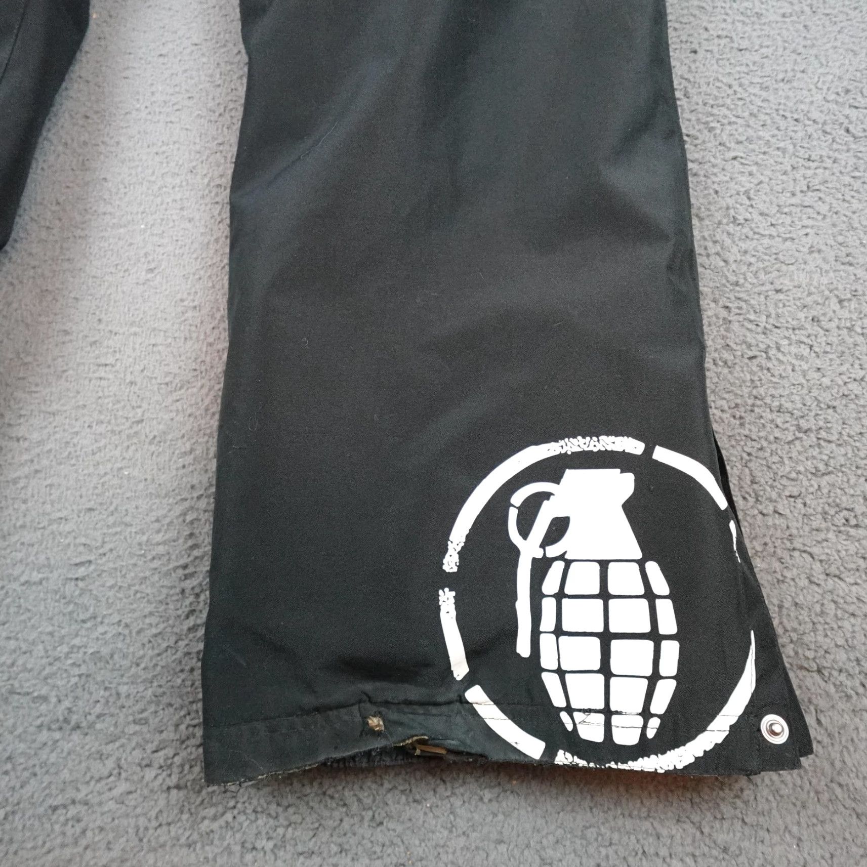 Vintage Grenade Snow Pants Mens XL Black Ski Snowboard Cargo Lined Water Resistant Pants Size US 36 / EU 52 - 7 Thumbnail