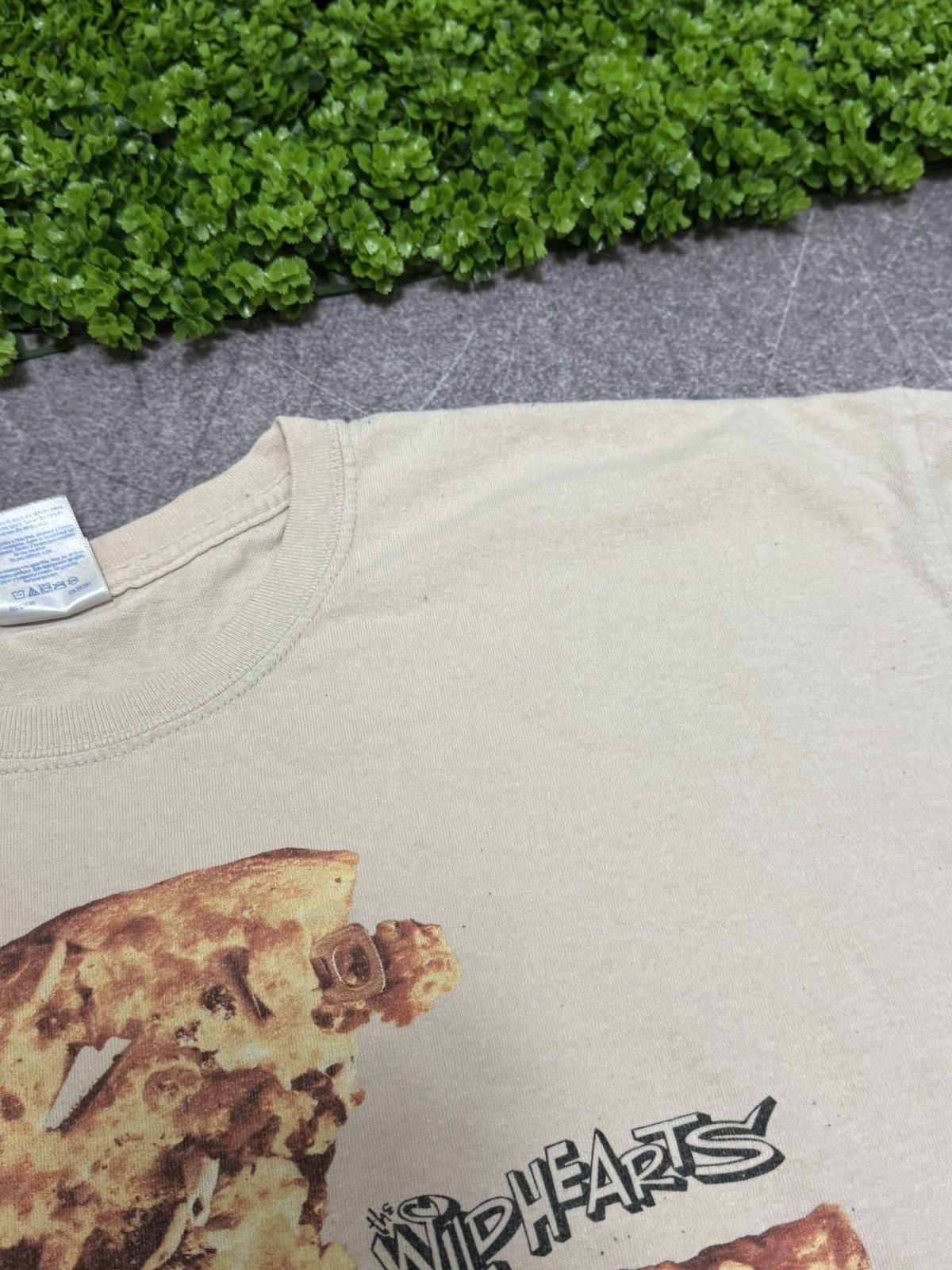 Band Tees Wild Hearts tv tan vintage t Shirt Rock Band y2k Pizza Size US XL / EU 56 / 4 - 4 Thumbnail