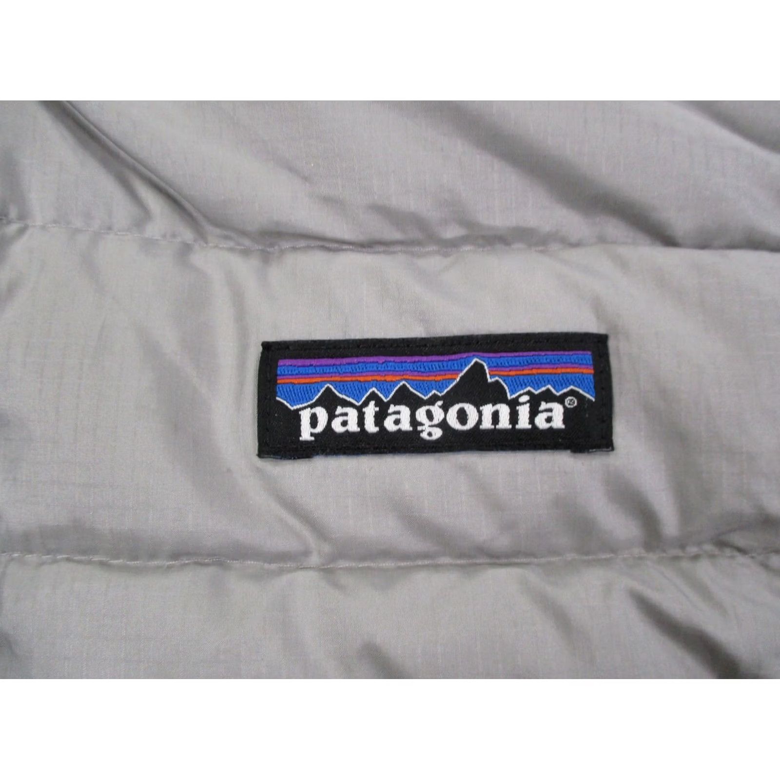 Patagonia Patagonia Vest Women's S Gray Down Puffer Quilted Zip Windproof Pockets Logo 90s Outdoor Casual Jacket Mens Womens Girls Size S / US 4 / IT 40 - 6 Thumbnail