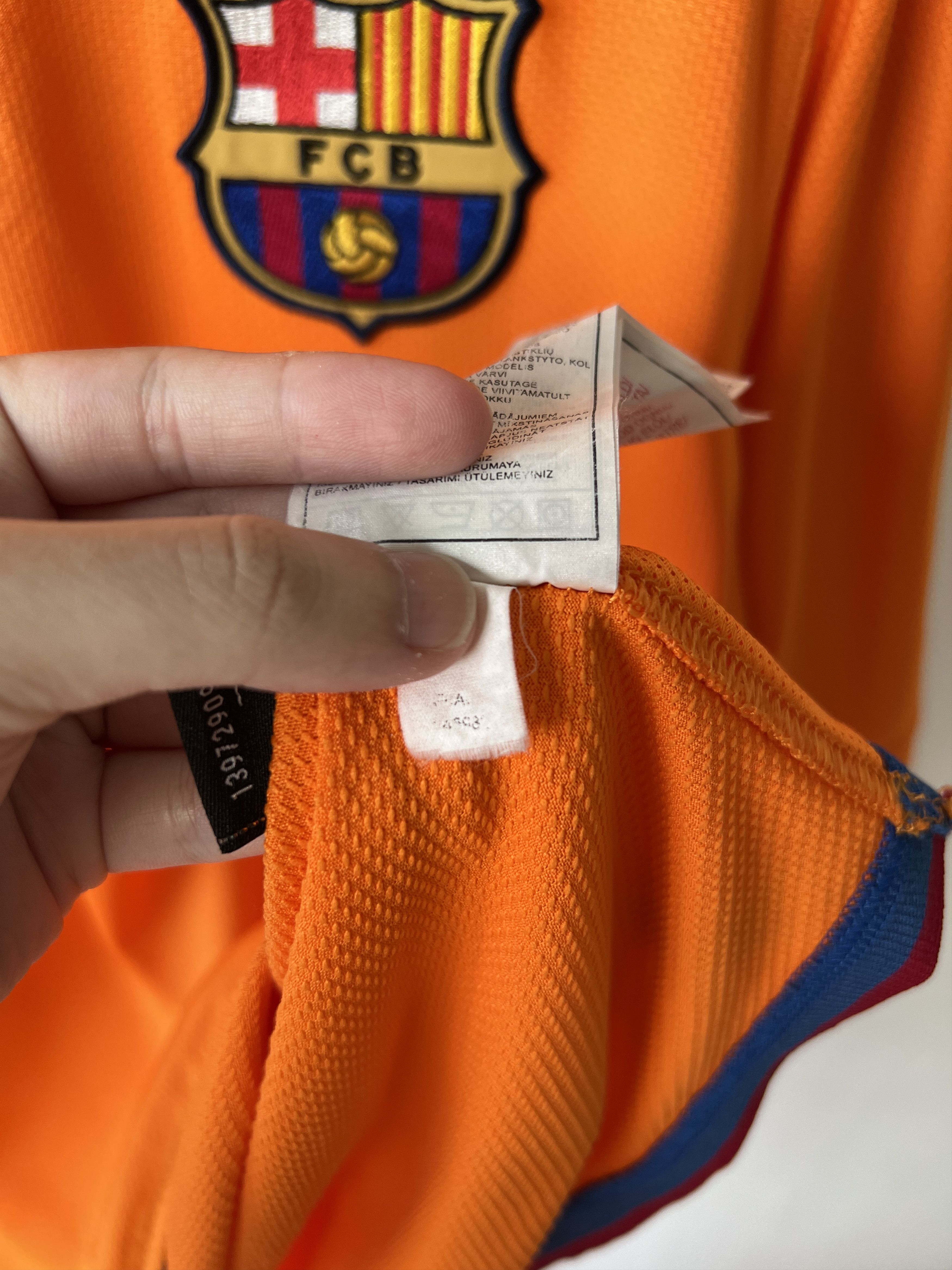 Nike (M) Barcelona 2006-08 Away Kit Messi #19 Size US M / EU 48-50 / 2 - 4 Thumbnail