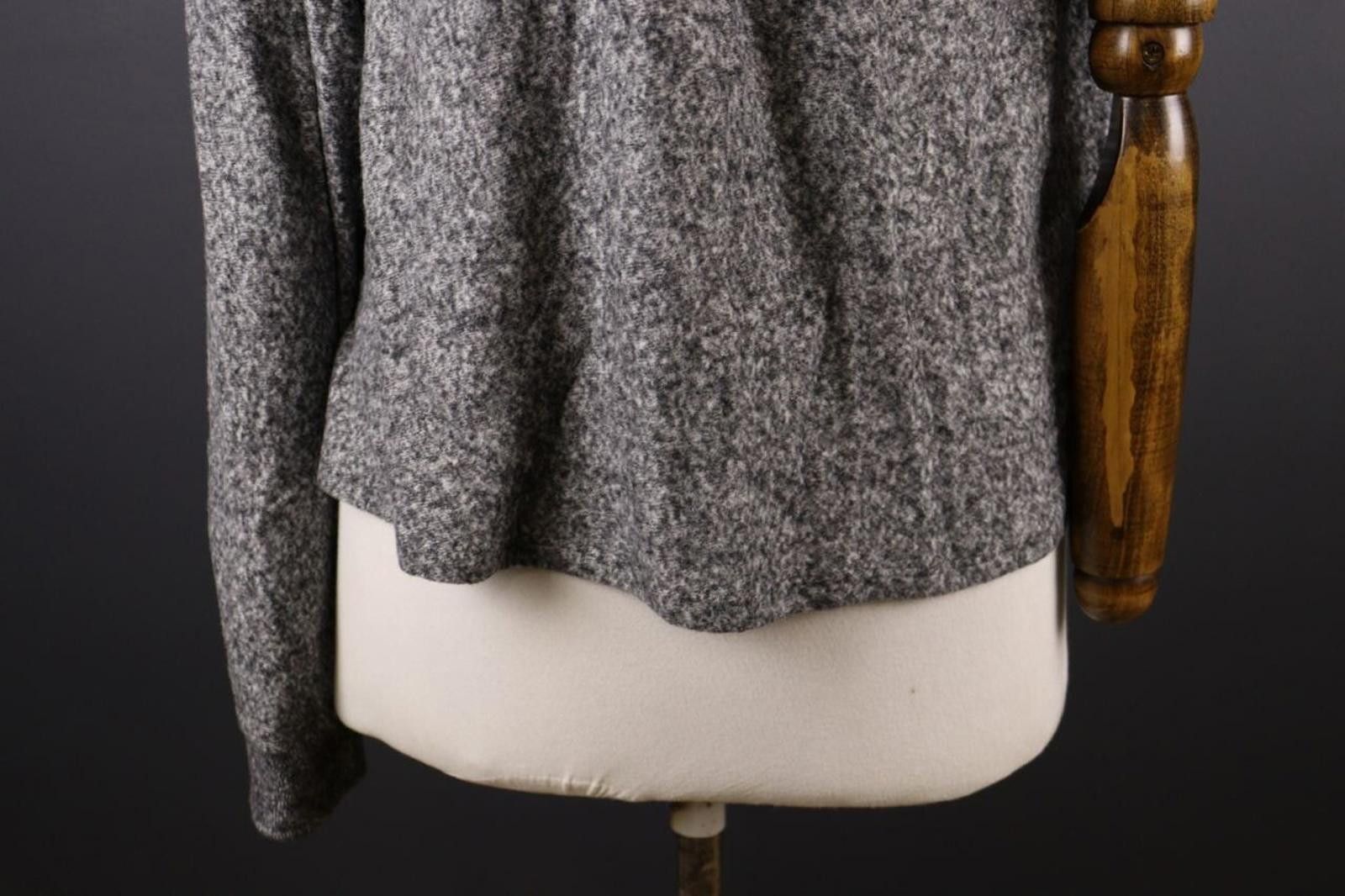 The Kooples The Kooples Sport Gray Floral One Shoulder Top Size 2 Size XS / US 0-2 / IT 36-38 - 8 Thumbnail