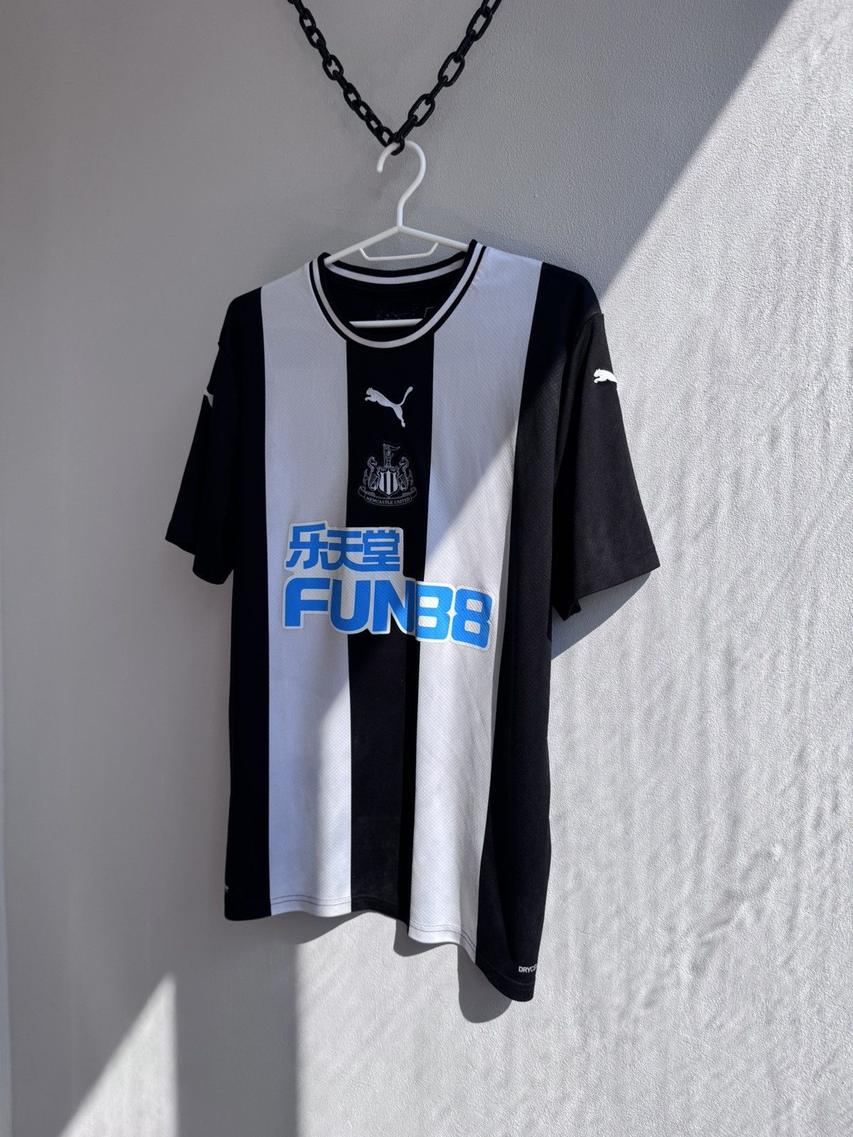 Puma NEWCASTLE UNITED 2019 2020 HOME FOOTBALL SHIRT SOCCER JERSEY Size US L / EU 52-54 / 3 - 2 Thumbnail