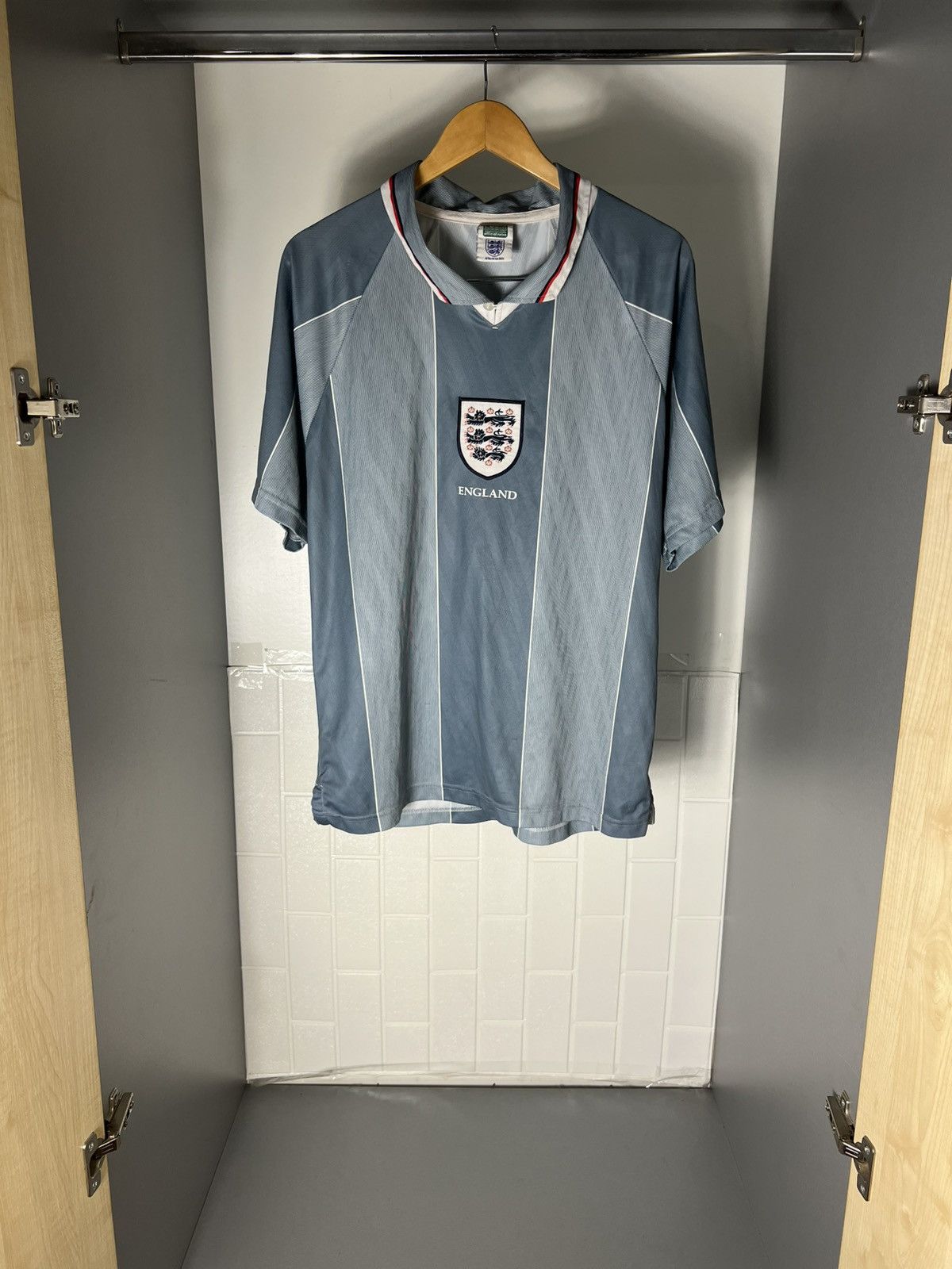 Vintage VERY RARE UMBRO ENGLAND RETRO SOCCER JERSEY MANCHESTER 90s Y2K Size US L / EU 52-54 / 3 - 1 Thumbnail