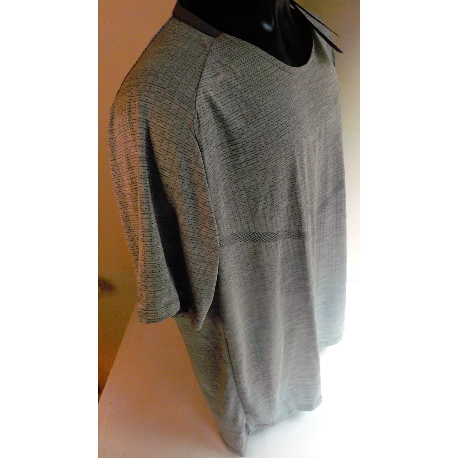 Nike NIKE RUNNING Dri-FIT ADV Short Sleeve Pullover T Shirt Gray XL NWT Mens Shirt Size US XL / EU 56 / 4 - 4 Thumbnail