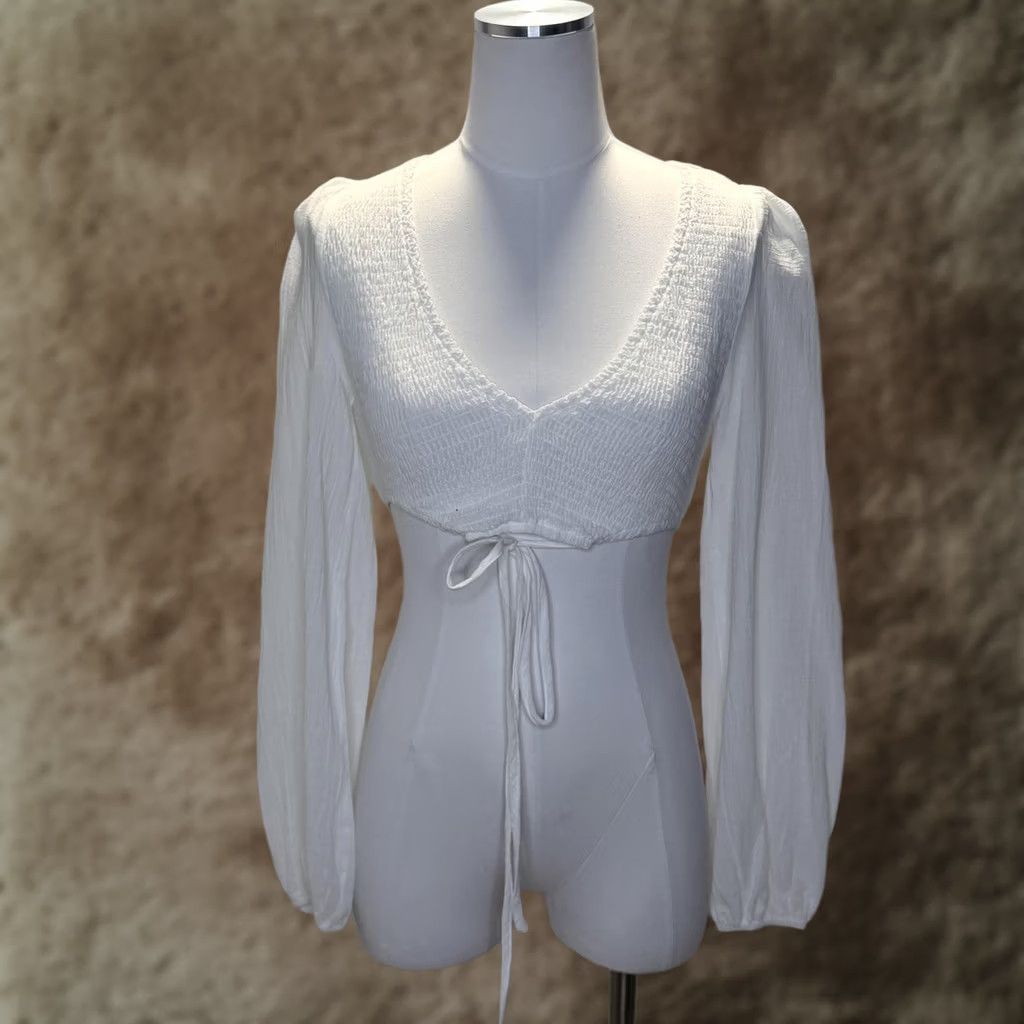 Vintage VINTAGE Le Lis Shirt Womens Smocked Crop Top Long Sleeve 100% Cotton White Small Puff Sleeve Slim Fit Womens Size S / US 4 / IT 40 - 1 Thumbnail