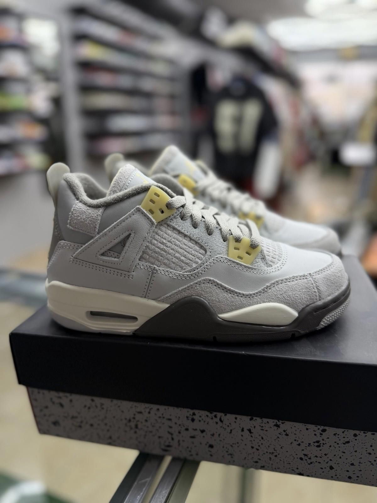 Jordan Brand Air Jordan 4 Retro SE Craft Photon Dust (GS) 5Y/6.5W Size US 5 / EU 37 - 2 Thumbnail