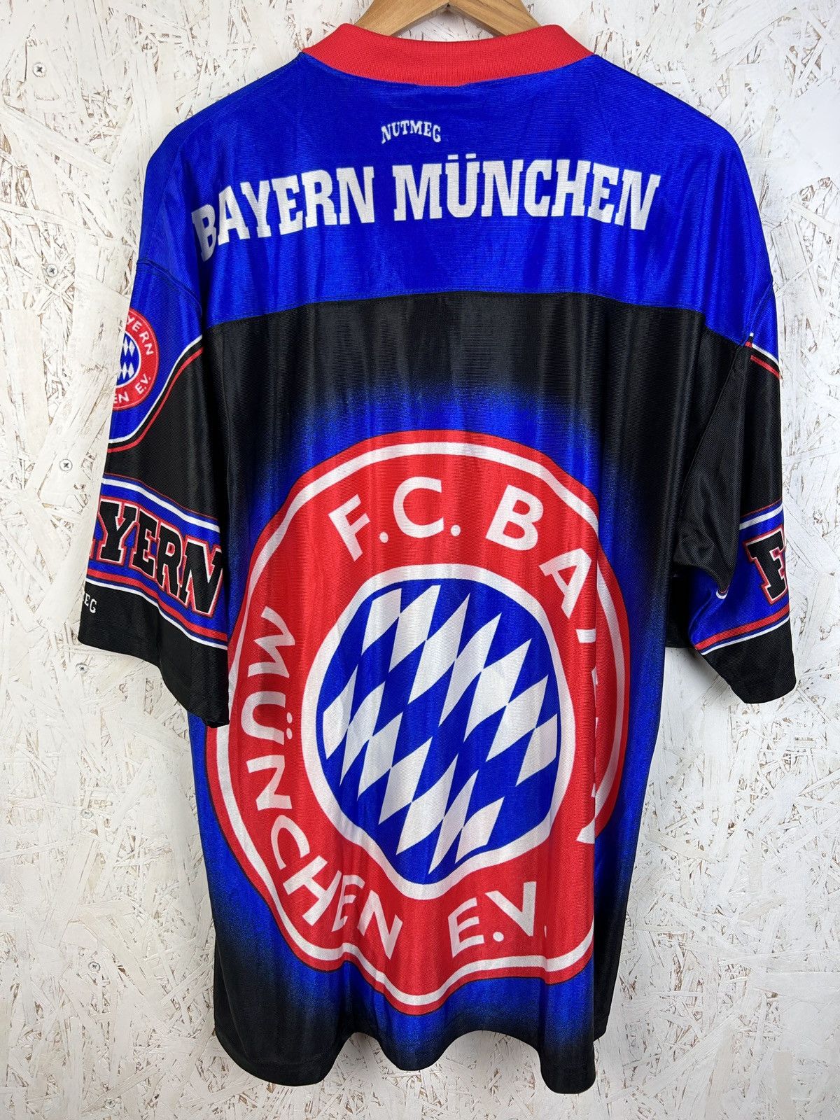 Nutmeg 90s Vintage Nutmeg Mills FC Bayern Munchen AOP Retro Jersey Size US L / EU 52-54 / 3 - 5 Thumbnail