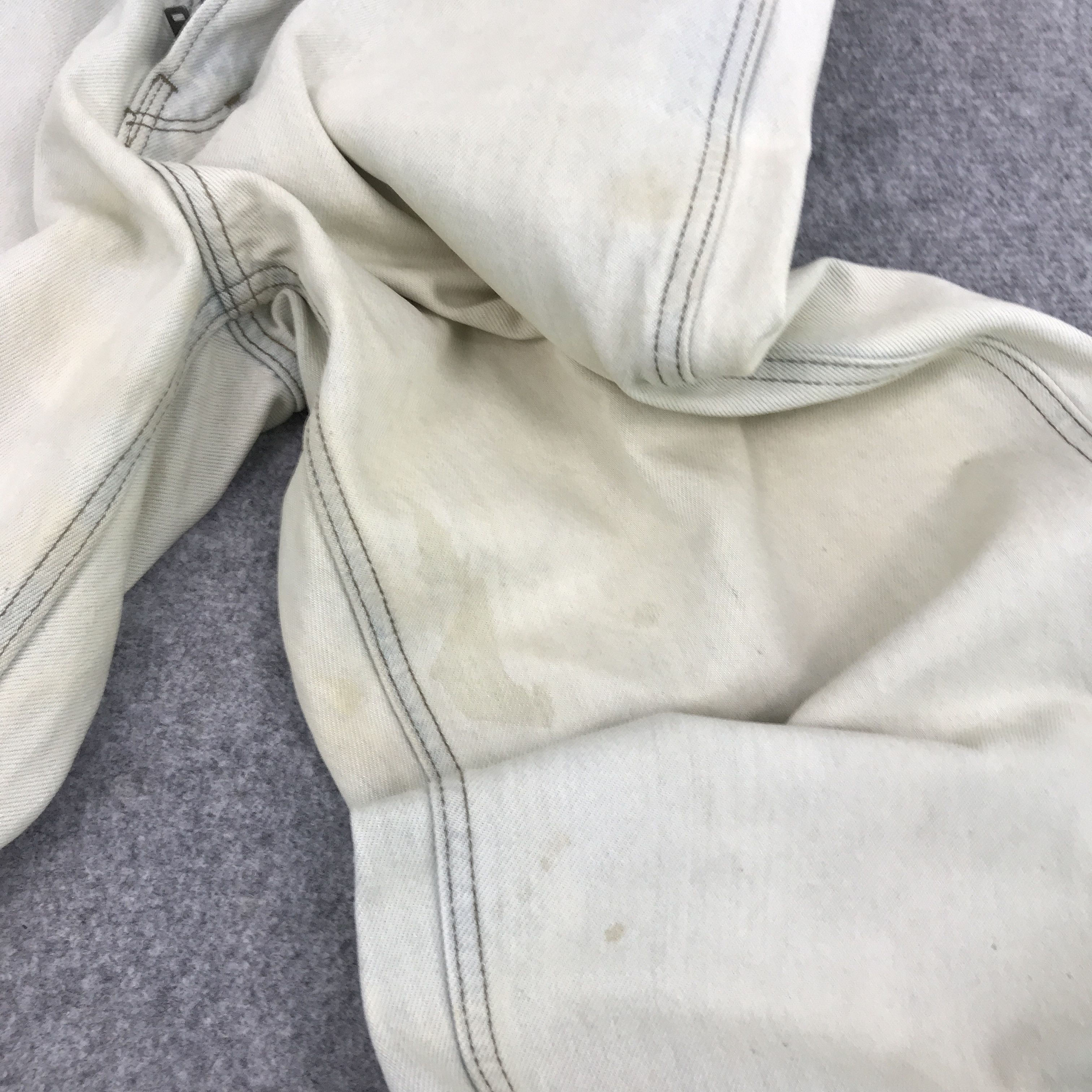 Christophe Lemaire × Uniqlo LEMAIRE X UNIQLO LIGHT WASH DISTRESSED JEANS Size US 30 / EU 46 - 10 Thumbnail