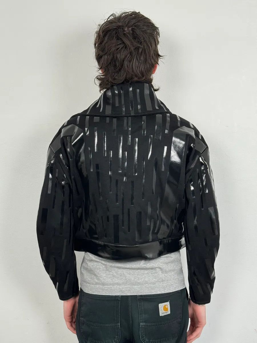 Emporio Armani AW2022 Emporio Armani Black Asymmetrical Zip Cropped Bomber Jacket Size XS / US 0-2 / IT 36-38 - 4 Thumbnail