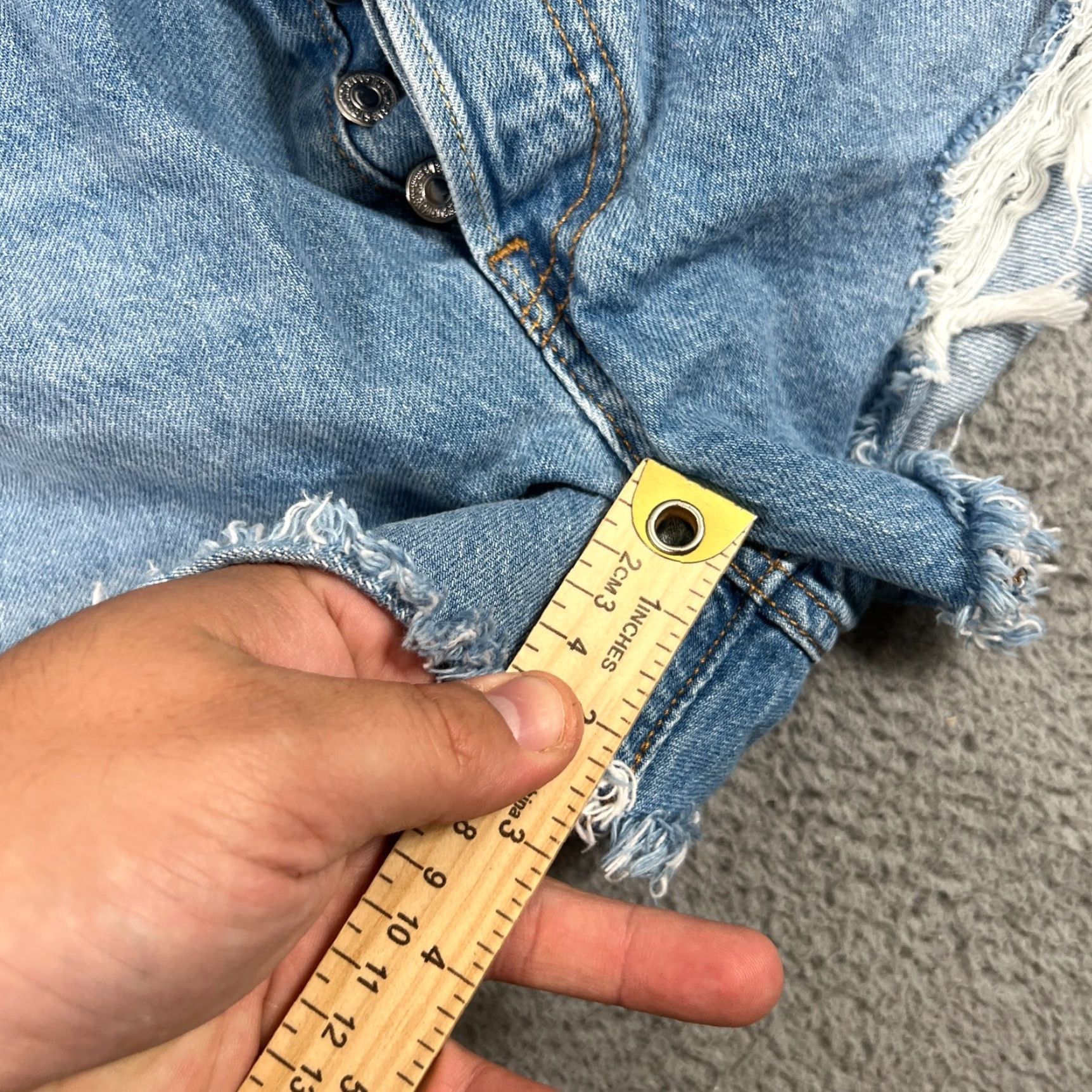 Levi's Levi's Women's 501 Shorts Size 28 Blue Denim Cut-Off Distressed Fringe Casual Summer Size 28" / US 6 / IT 42 - 3 Thumbnail