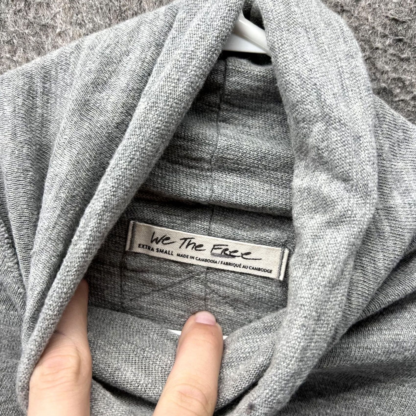 Vintage We The Free Shirt Womens XS Gray Cowl Neck Long Sleeve Raw Hem Top Lightweight Size XS / US 0-2 / IT 36-38 - 3 Thumbnail