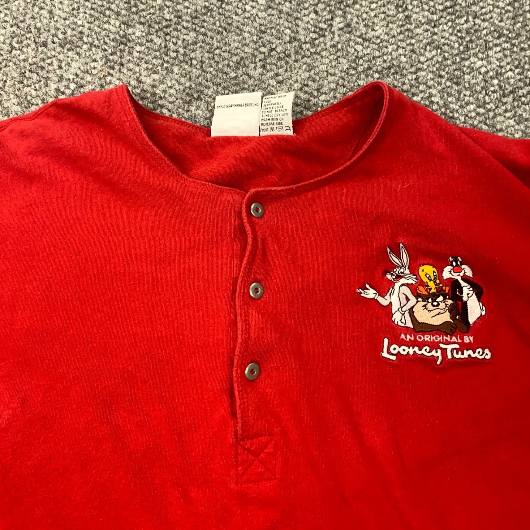 Vintage VINTAGE Looney Tunes Shirt Mens L Red Henley Bugs Bunny Tweetie 90s Cartoon Classic Embroidered Jersey Short Sleeve Reg Mens Size US L / EU 52-54 / 3 - 3 Thumbnail