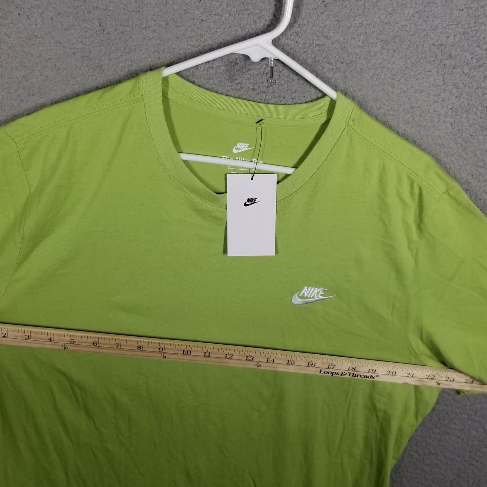 Nike Nike Shirt Mens XL Green The Nike Tee Small Swoosh Logo Cotton AR4997-332 Size US XL / EU 56 / 4 - 7 Thumbnail