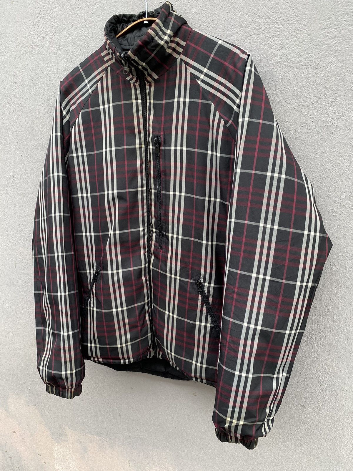 Burberry BURBERRY Blue Label Reversible Iconic Checked Puffer Down Size US M / EU 48-50 / 2 - 3 Thumbnail