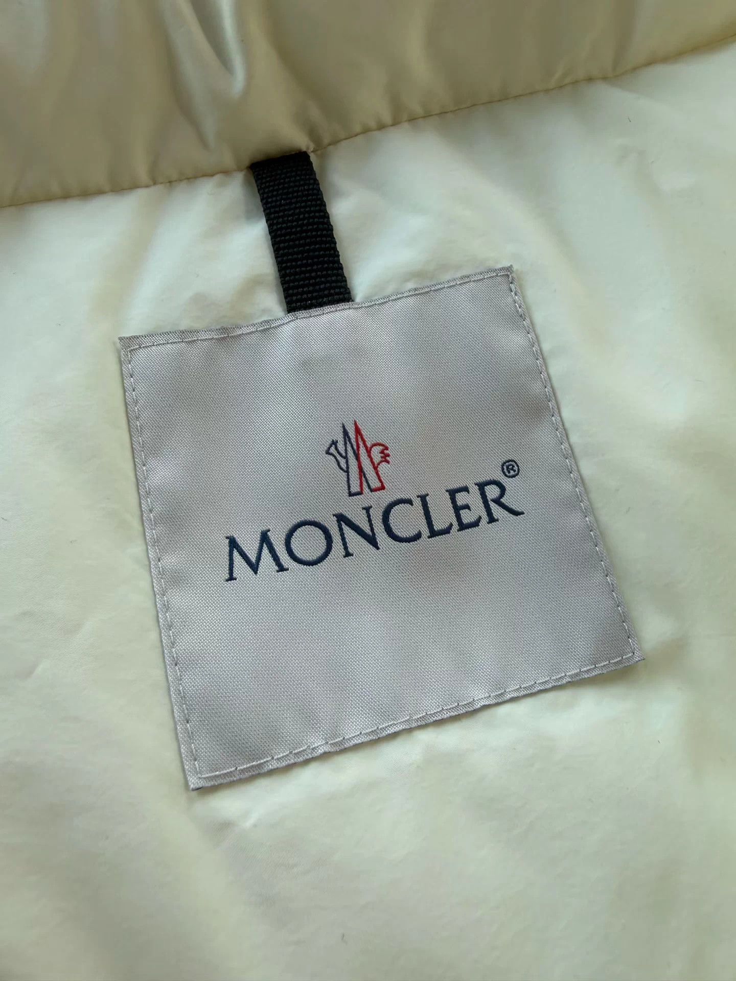 Moncler Moncler Jotty Short Down Women's White Lambskin Size XS / US 0-2 / IT 36-38 - 4 Thumbnail