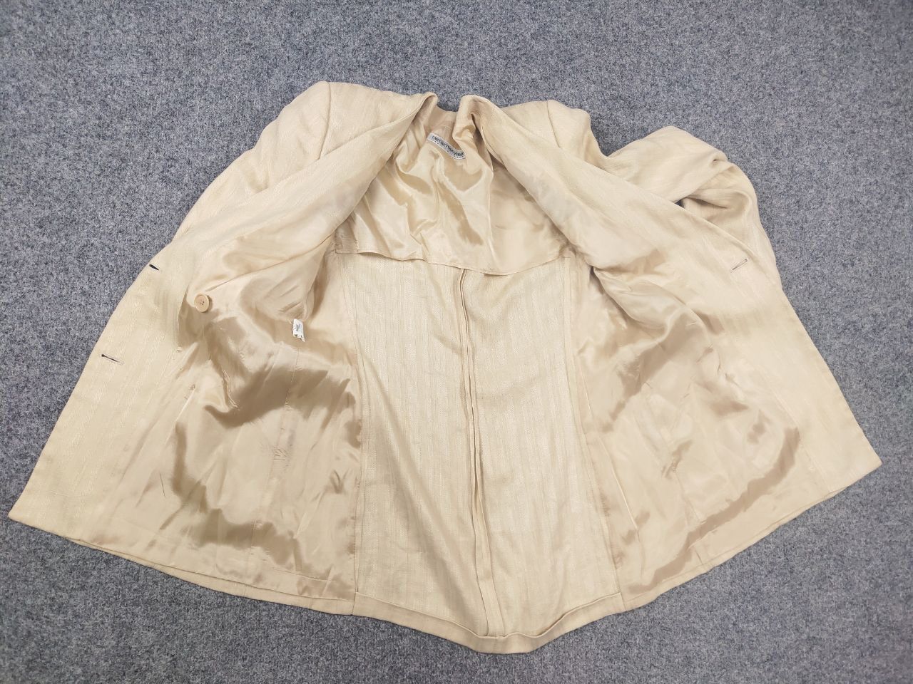 Emporio Armani Vintage Emporio Armani Linen Beige and V-neck Blazed Jacket Size M / US 6-8 / IT 42-44 - 13 Thumbnail