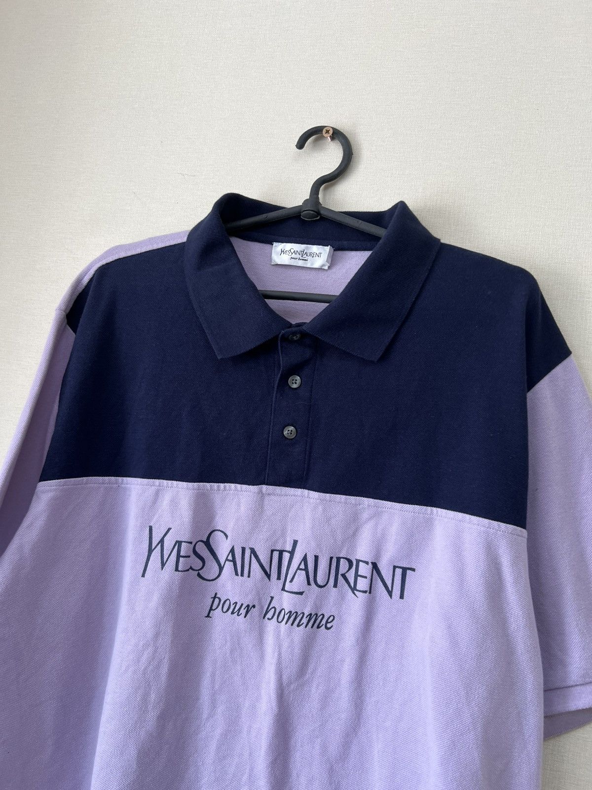 Vintage Vintage Yves Saint Laurent YSL Polo T-Shirt Big Logo Size US XXL / EU 58 / 5 - 2 Thumbnail