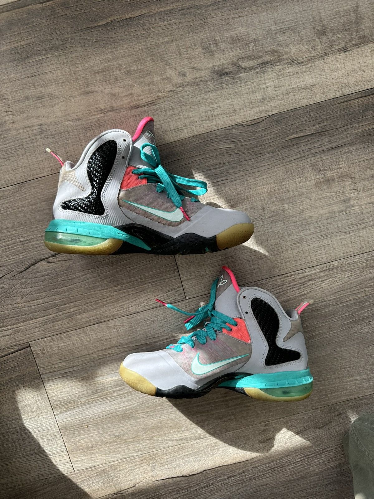 Nike South beach Lebrons Size US 8 / IT 38 - 2 Thumbnail