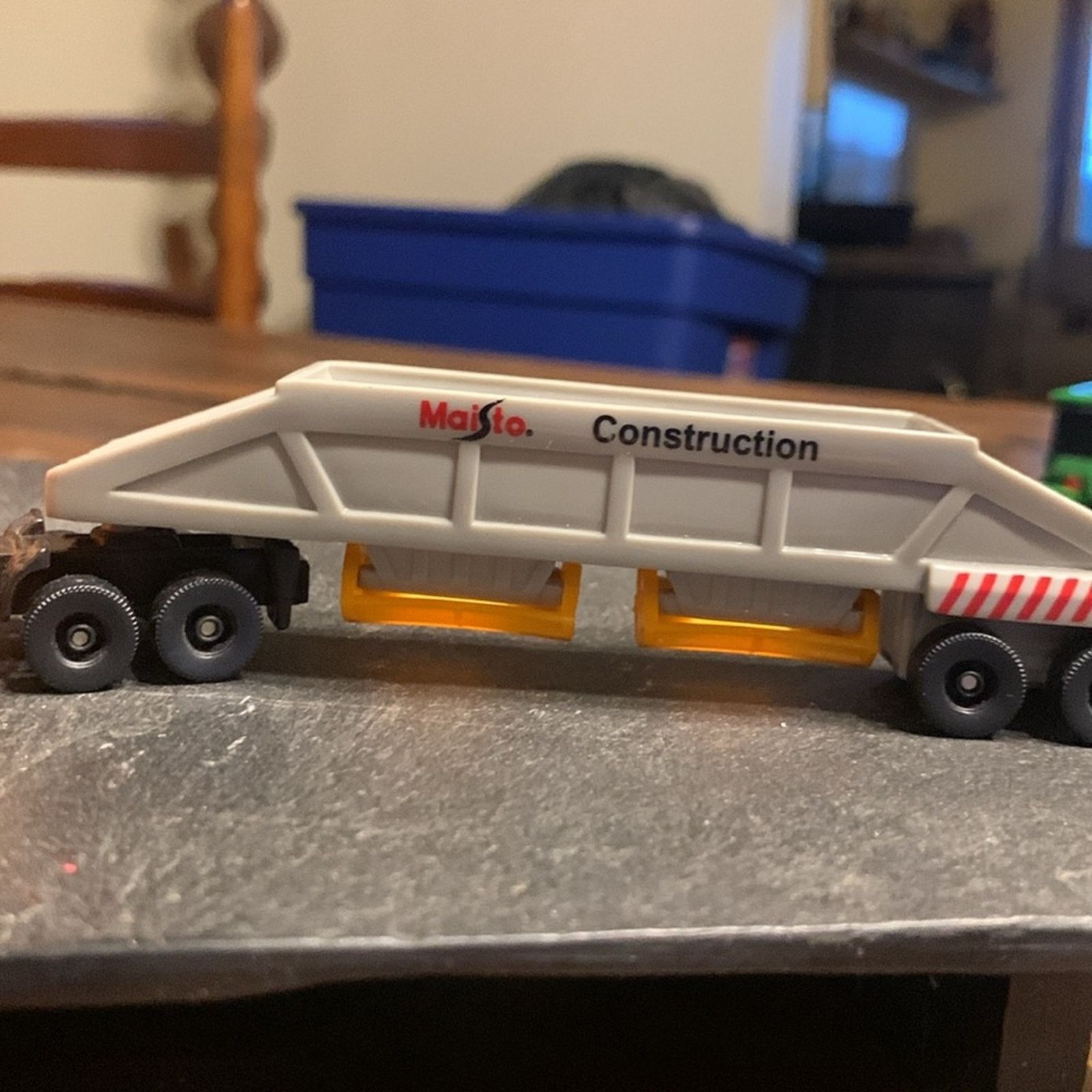 Vintage Maisto construction #8 Ford aeromax truck and trailer Size ONE SIZE - 3 Thumbnail