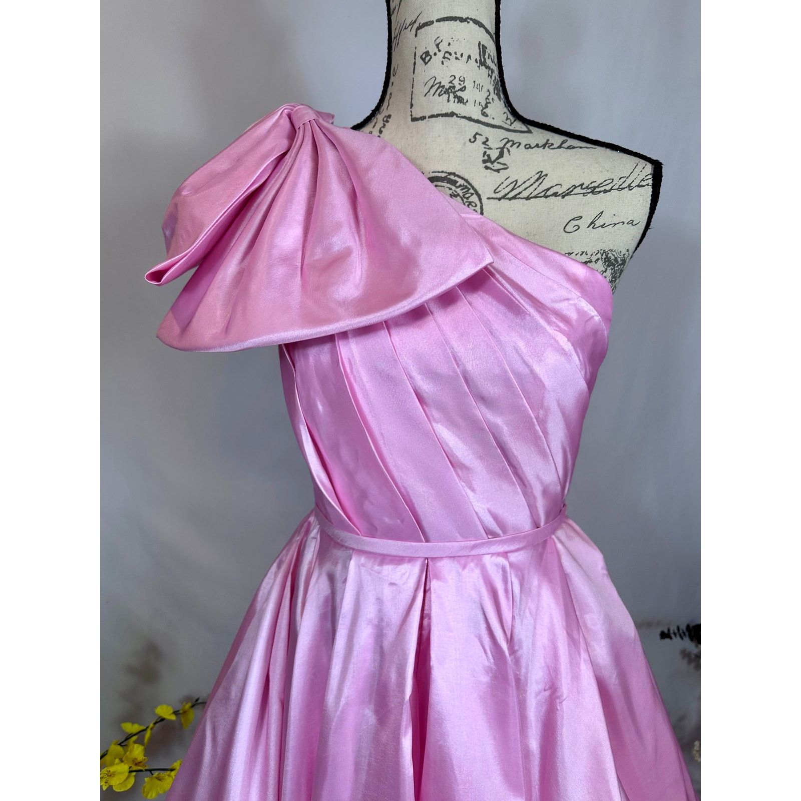 Other Mac Duggal One Shoulder Large Bow Pleated Gown Ice Pink 2 Size XS / US 0-2 / IT 36-38 - 6 Thumbnail