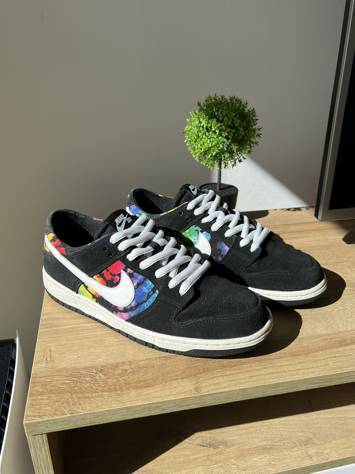 Nike Nike SB Dunk Low 'Ishod Wair Tie Dye' 819674-019 (10 US 44) Size US 10 / EU 43 - 4 Thumbnail