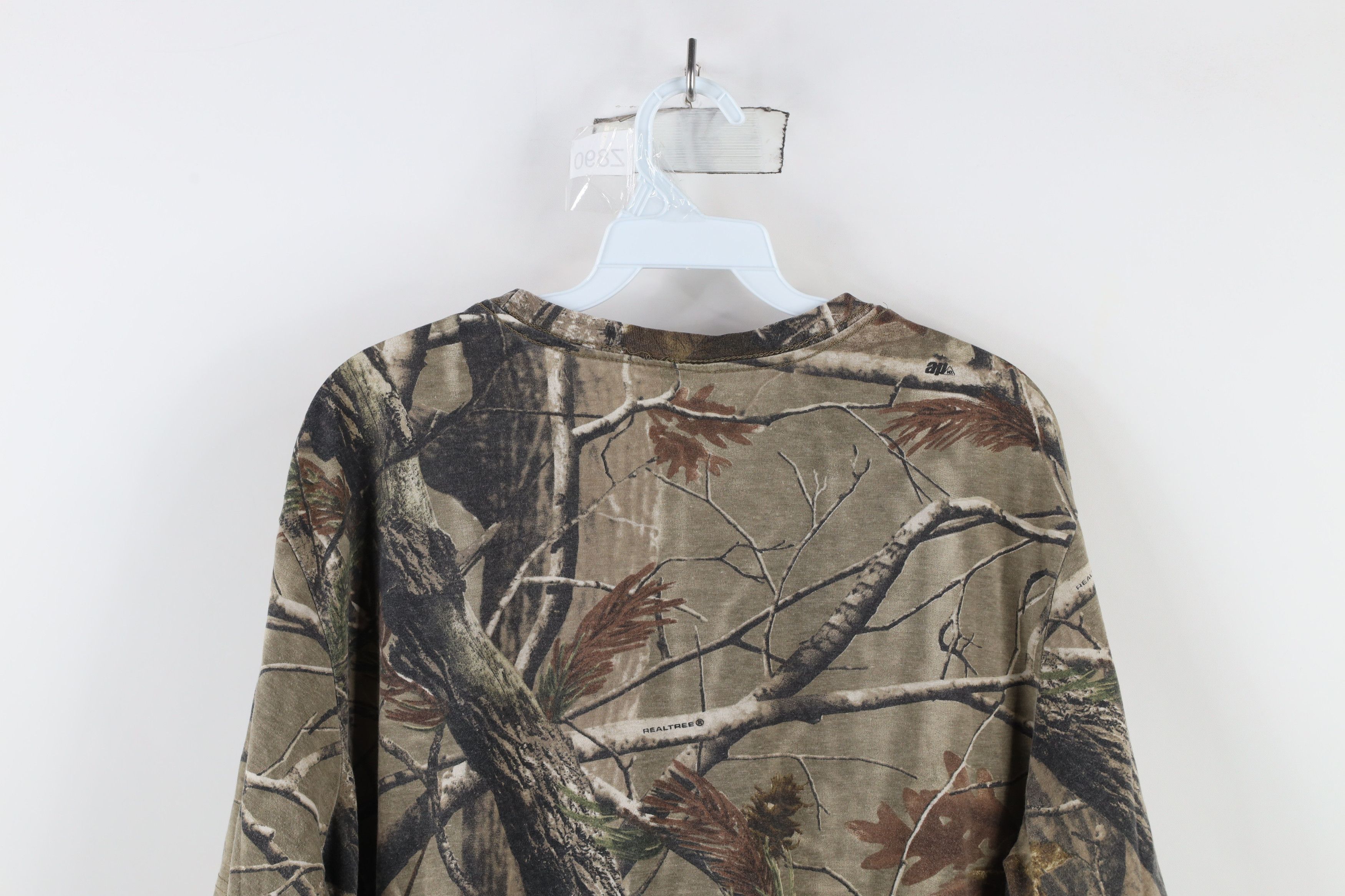 Vintage Vintage Streetwear Realtree Camouflage Short Sleeve T-Shirt Size US XL / EU 56 / 4 - 9 Thumbnail