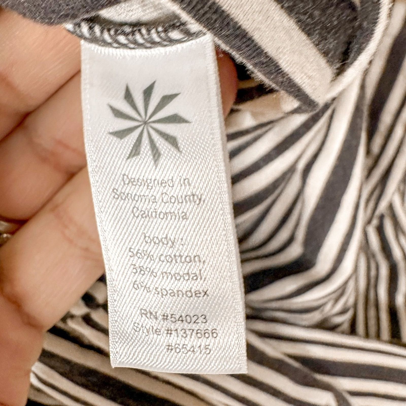 Athleta Athleta Tulip Striped Bodycon Dress, EUC, Medium, MSRP $108 Size M / US 6-8 / IT 42-44 - 11 Thumbnail
