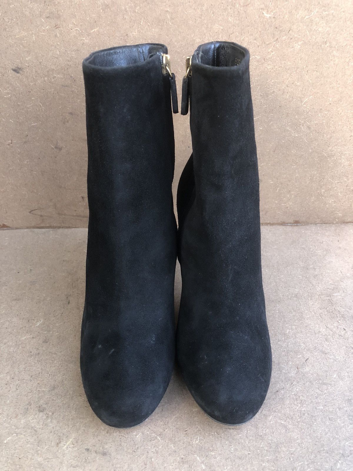 Gucci Gucci Suede Ankle Boot size 36.5 Size US 6.5 / IT 36.5 - 2 Thumbnail
