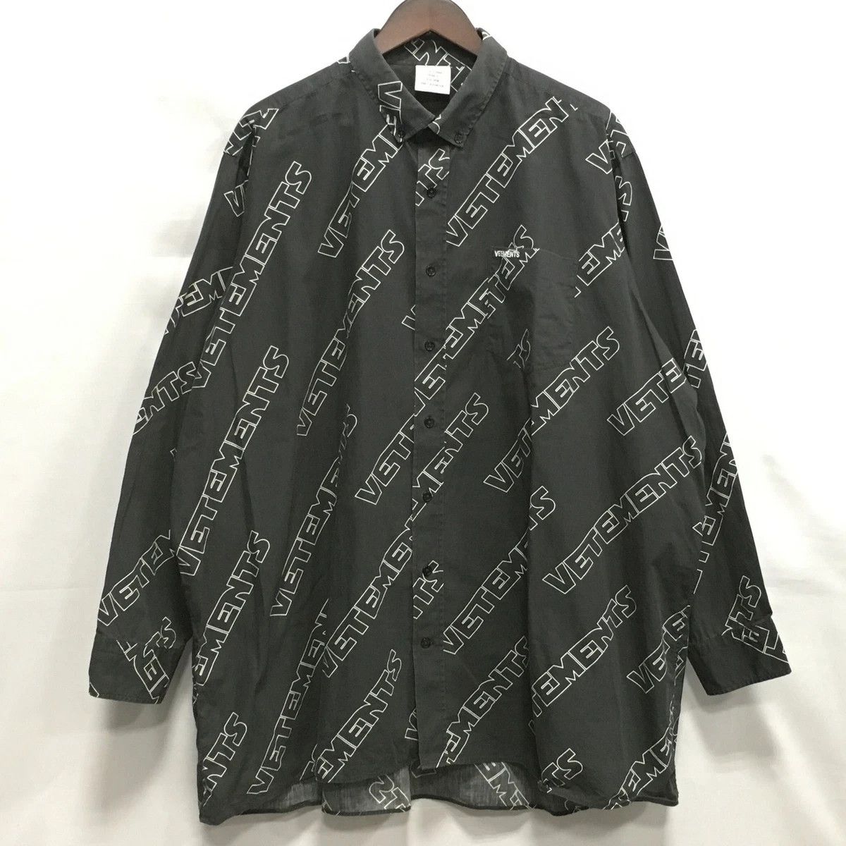 Vetements Vetements 18SS Logo Pattern Oversized Shirt M Streetwear Size US M / EU 48-50 / 2 - 1 Thumbnail