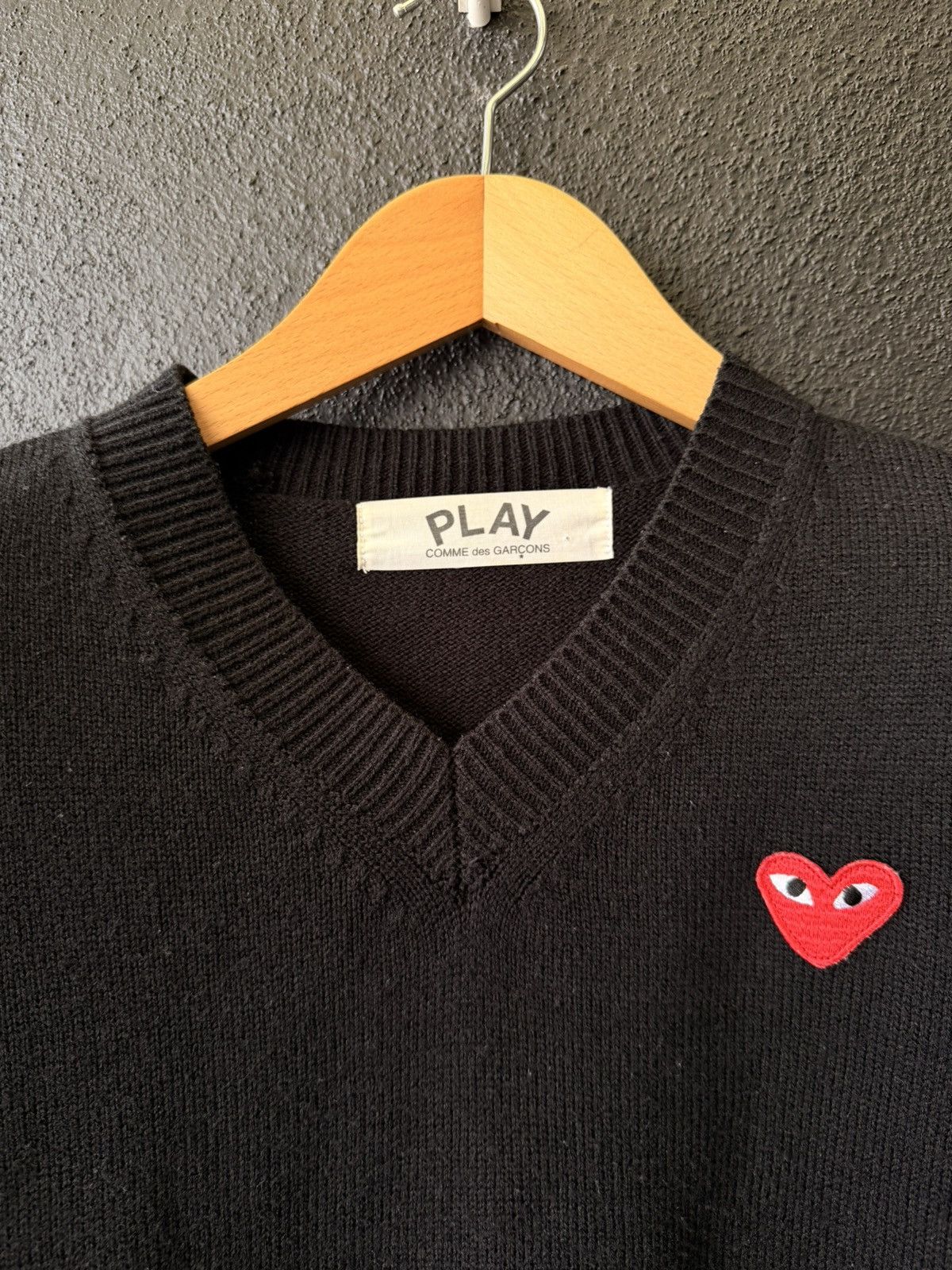 Comme des Garcons Homme Plus Comme des Garçons PLAY Black Knit V-Neck Sweater withLogo Size US S / EU 44-46 / 1 - 4 Thumbnail